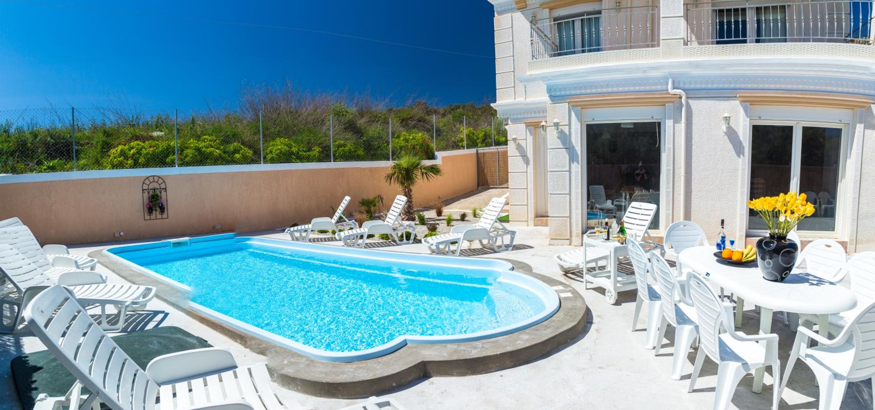 Villa with Private Pool - Photo 55