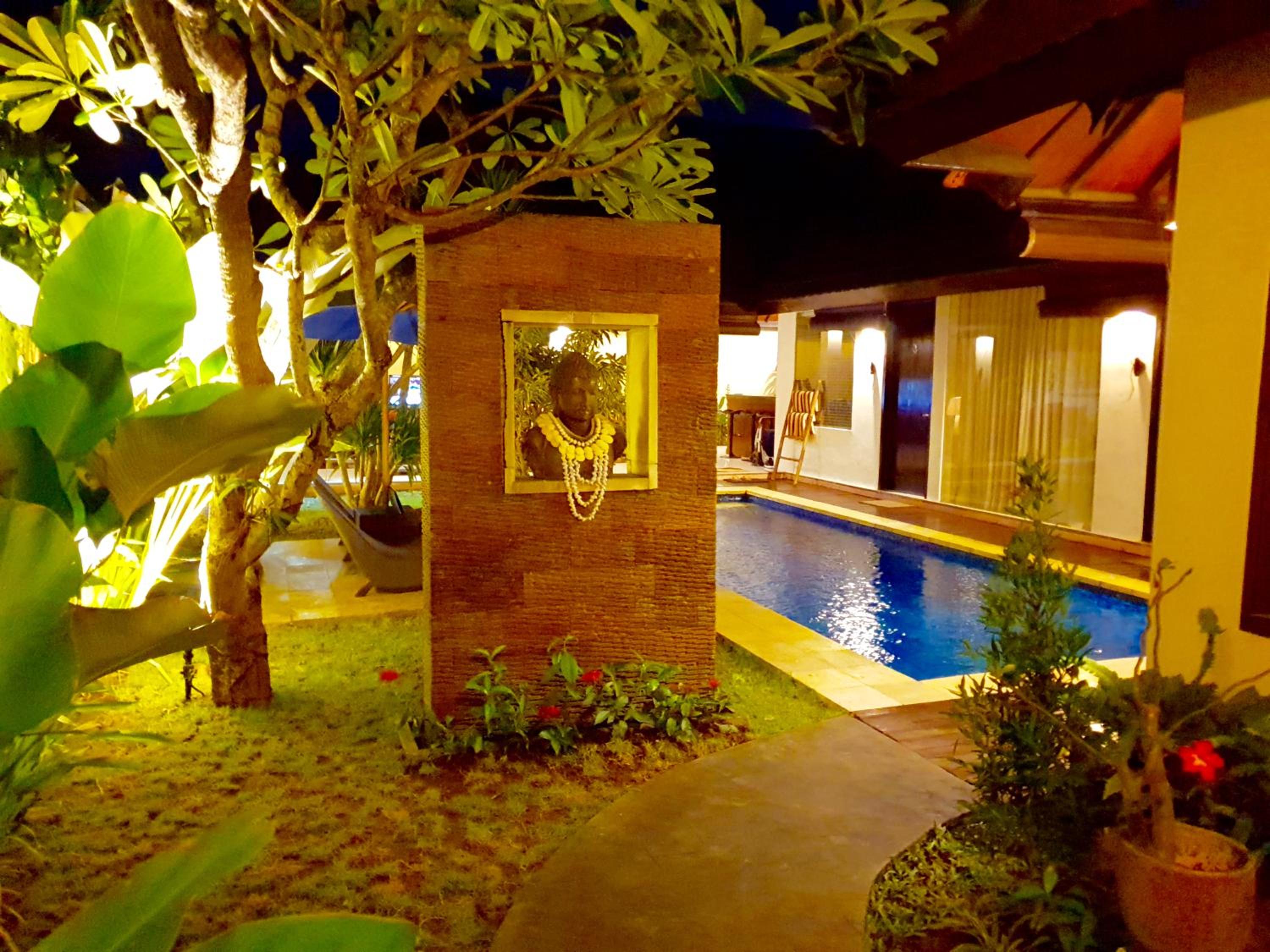 Three-Bedroom Villa - Photo 2