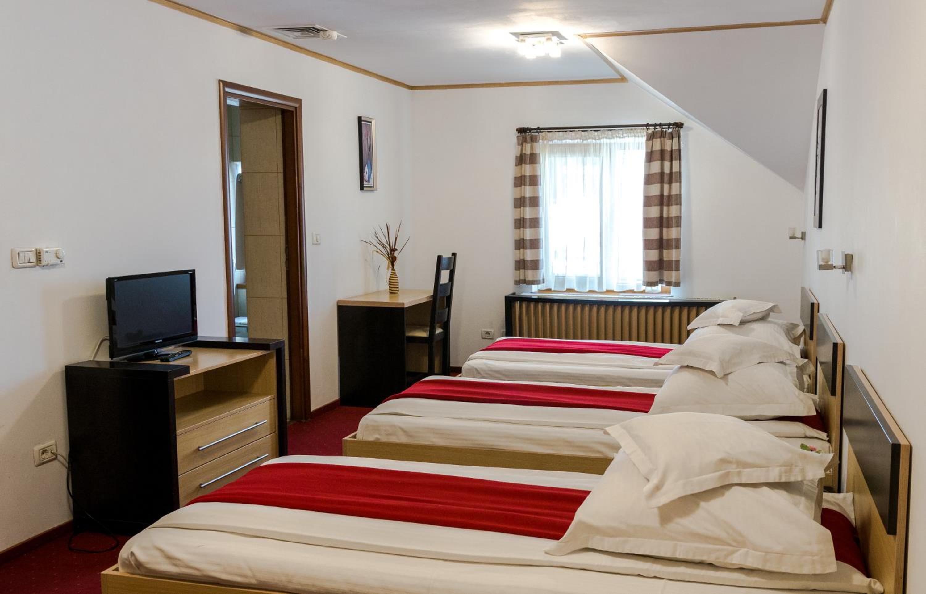Triple Room with Bathroom photo 1