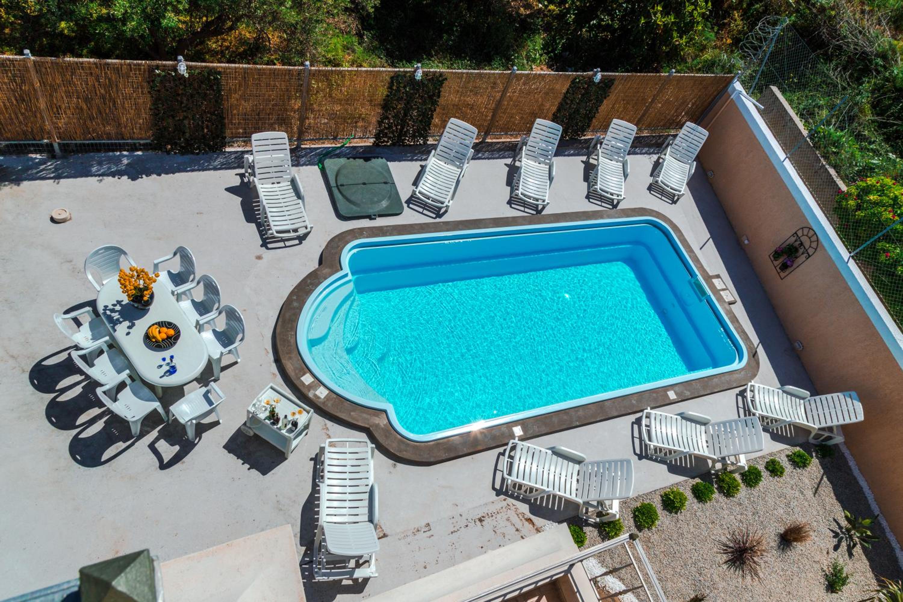 Villa with Private Pool - Photo 58