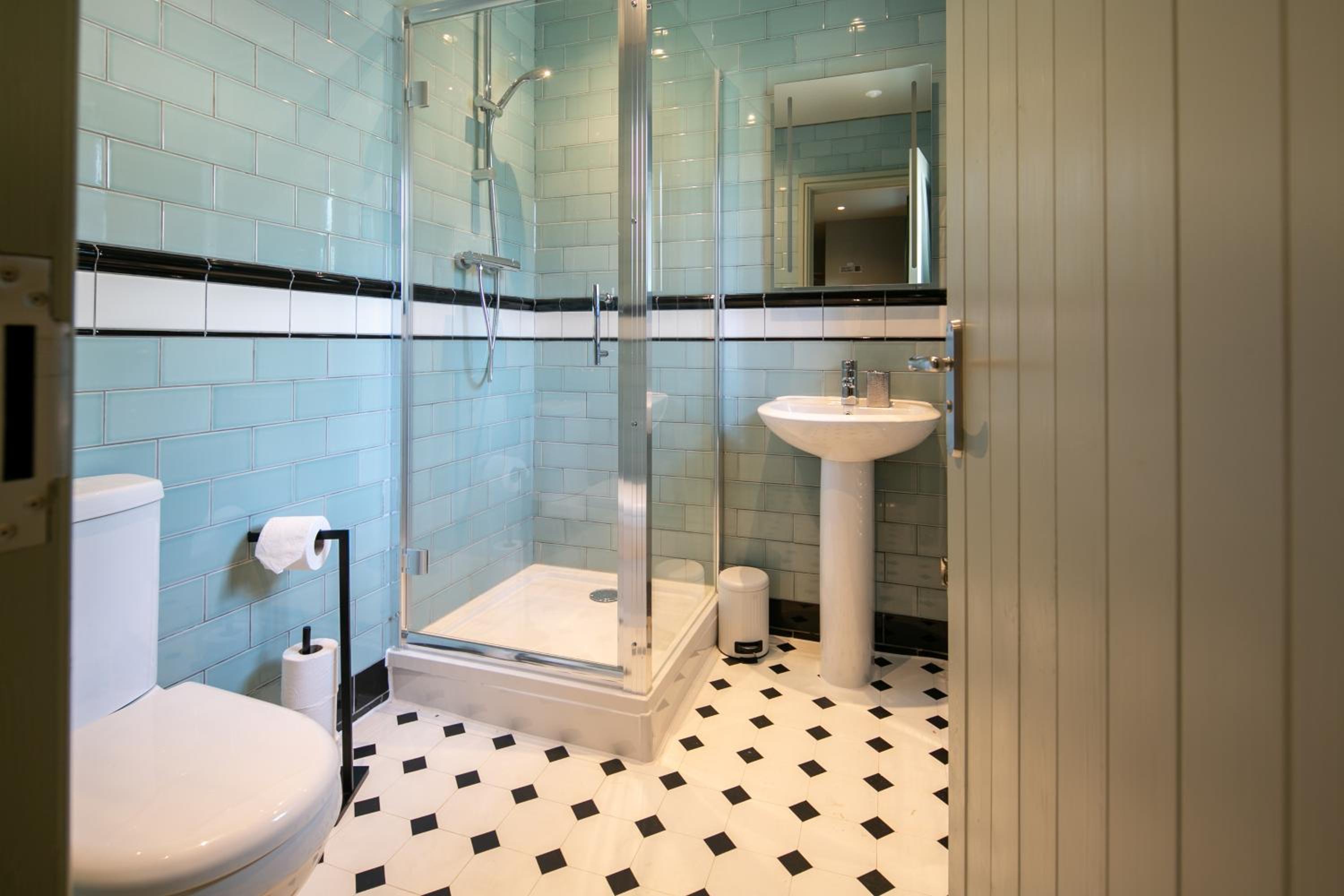 Double Room With Private Bathroom - Photo 7