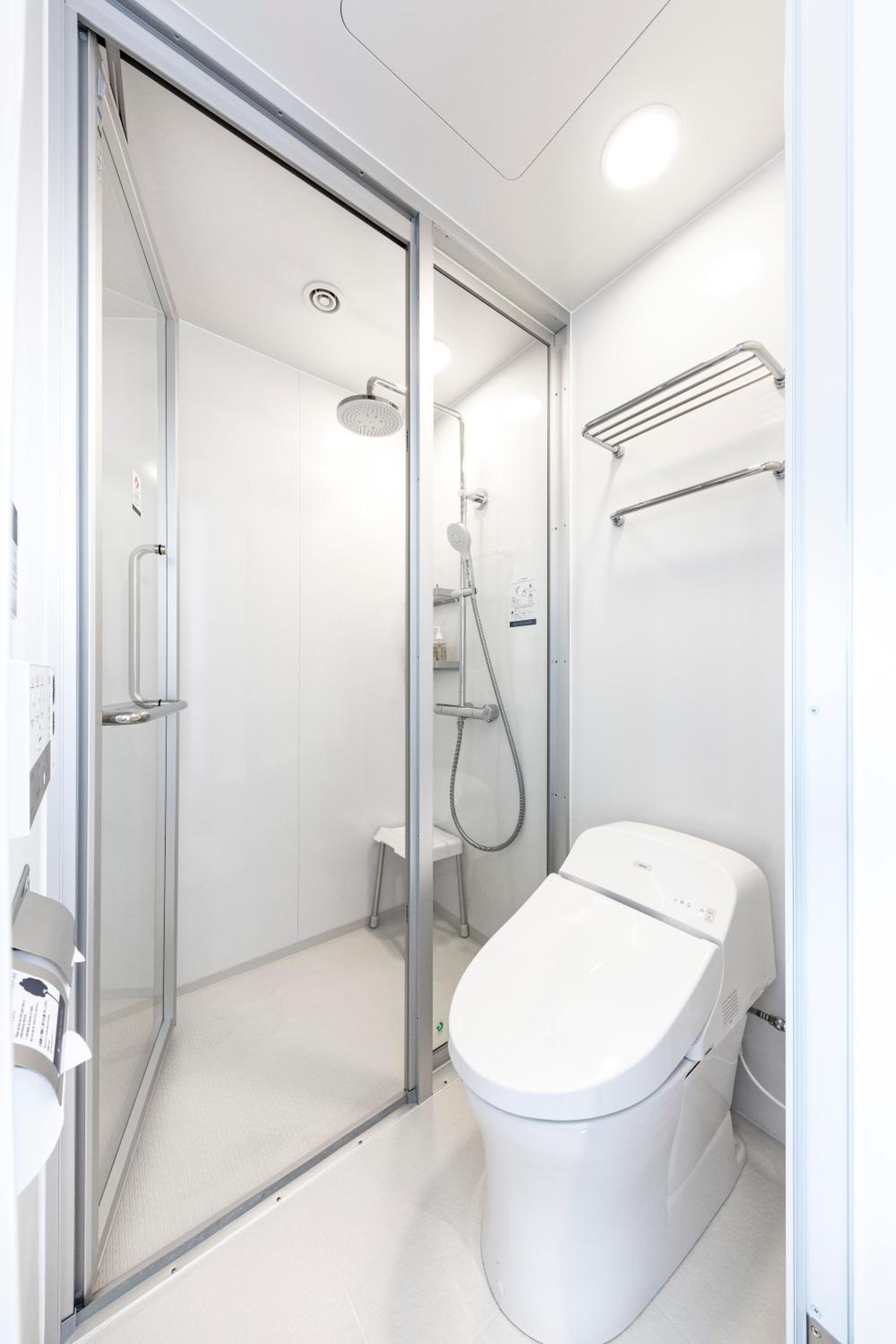Twin Room With Shower Only - Non-Smoking photo 3