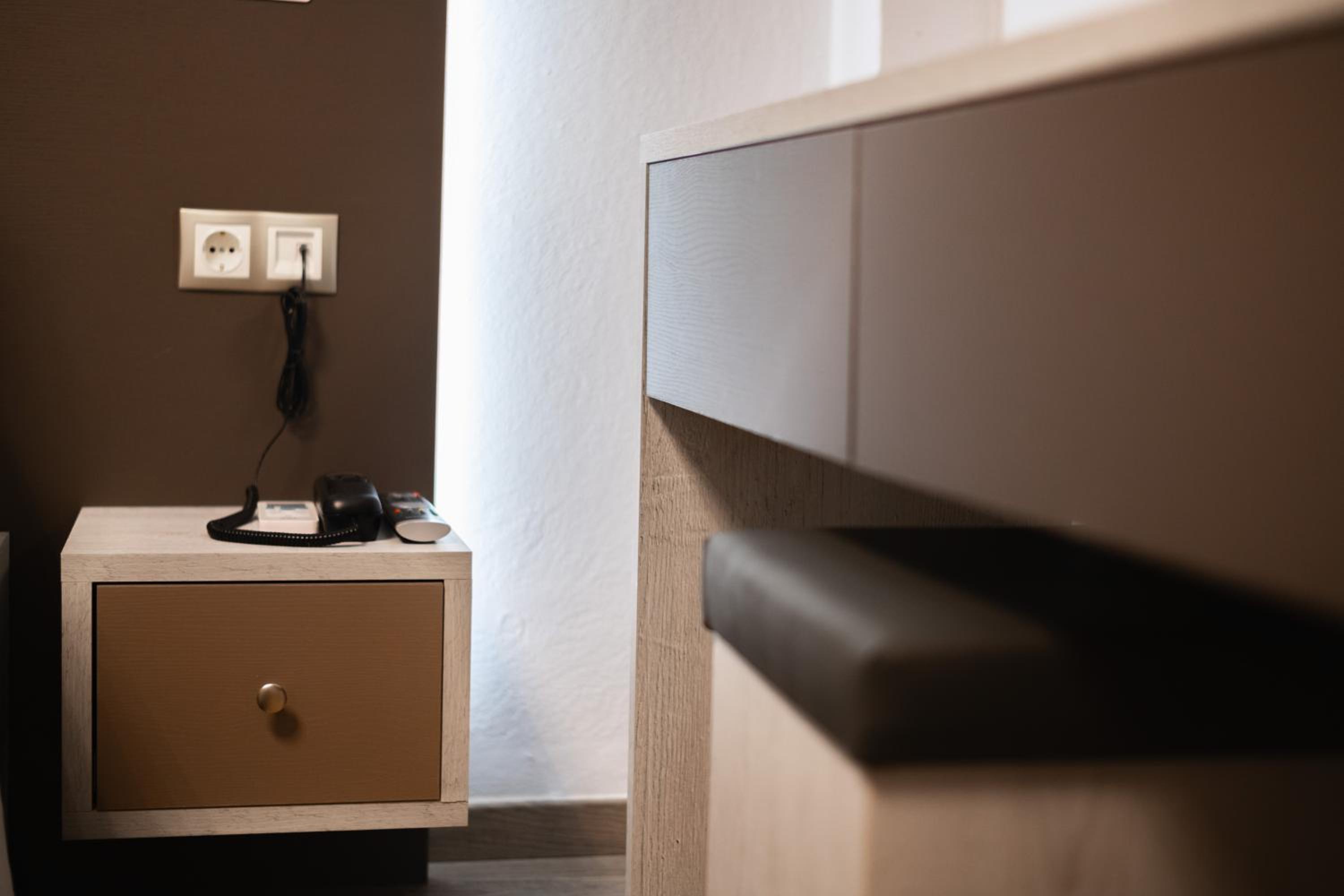 Standard Double Room - Photo 8