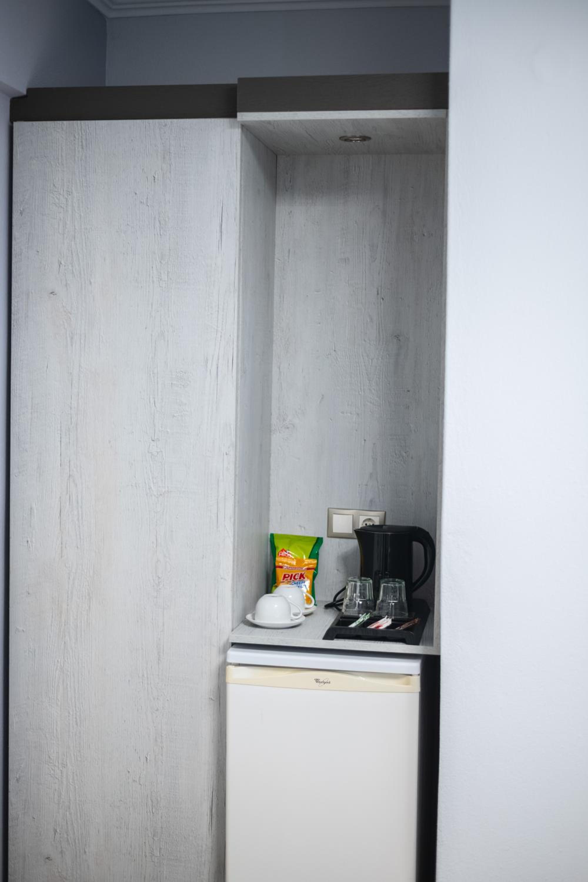Standard Double Room - Photo 13