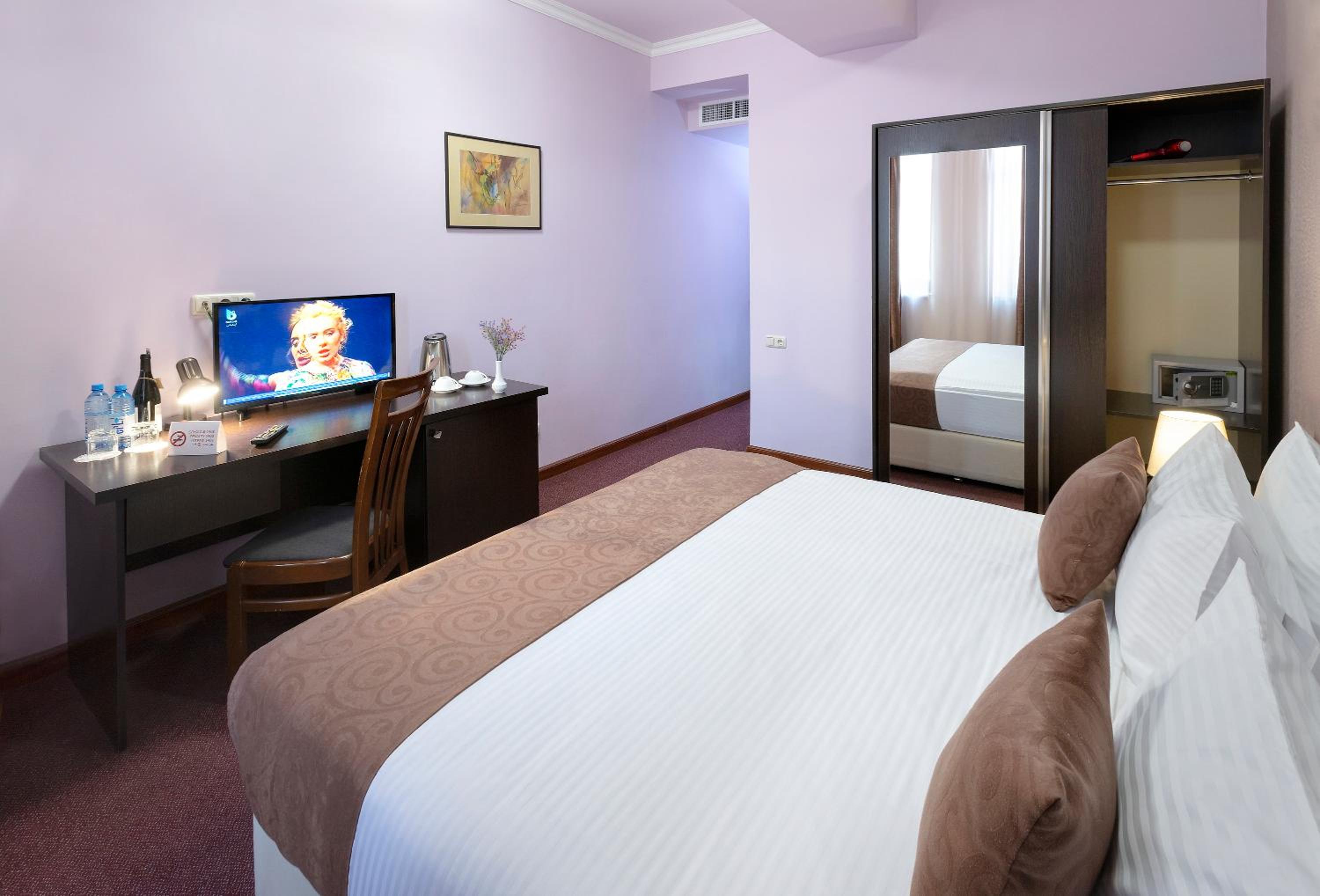 Deluxe Double or Twin Room photo 1