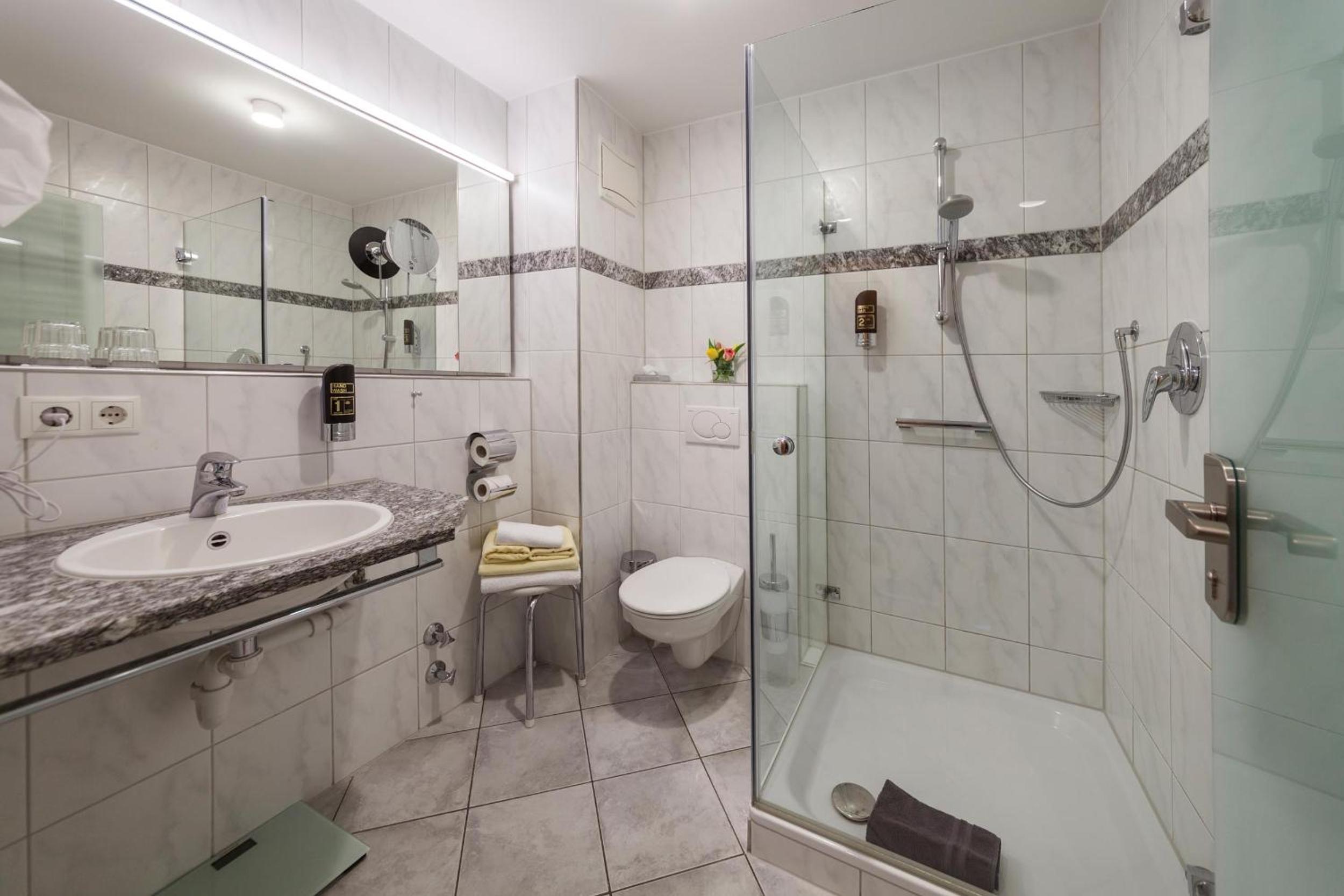 Superior Double Room with Park View - Photo 12