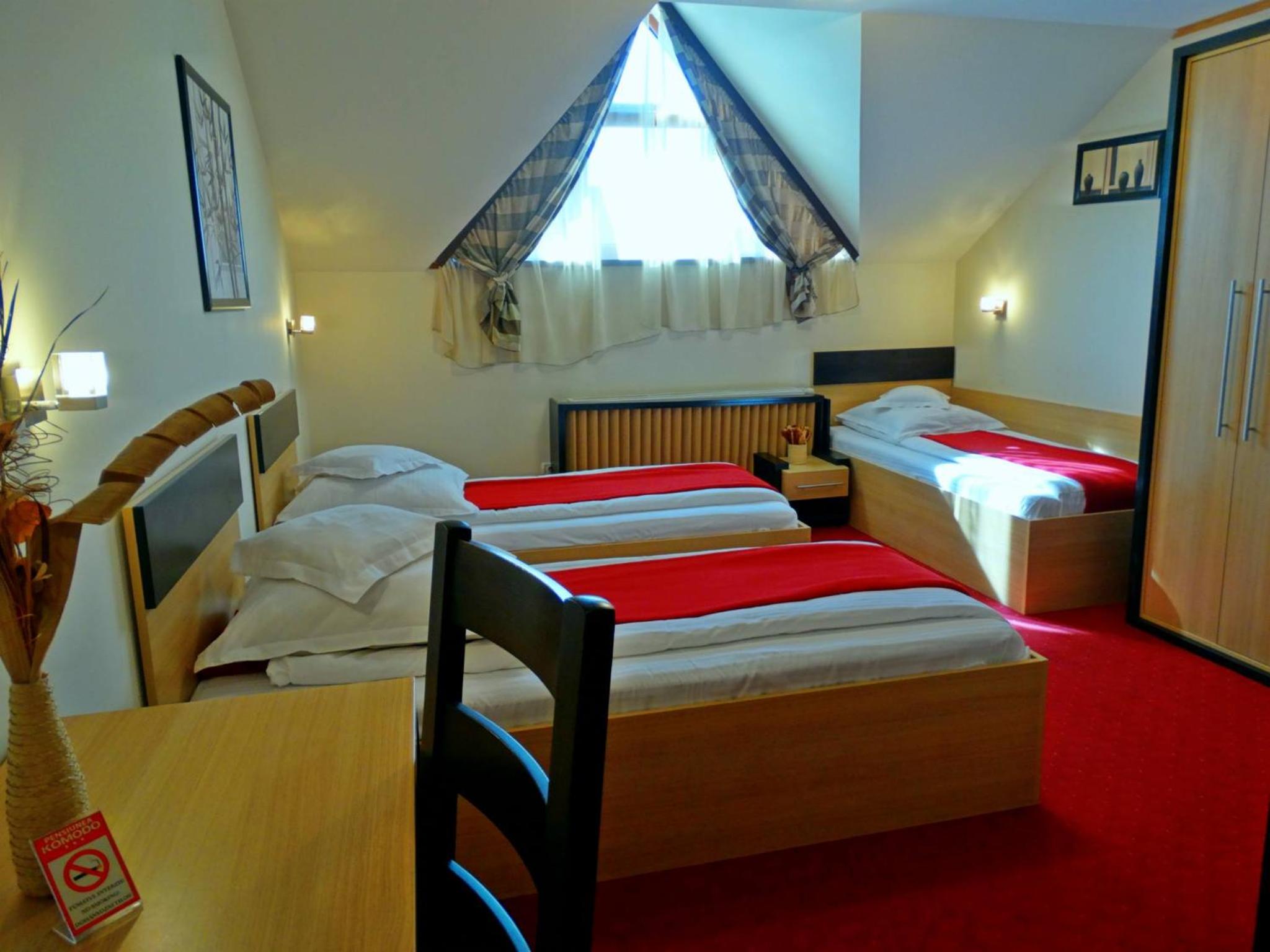 Triple Room with Bathroom photo 2
