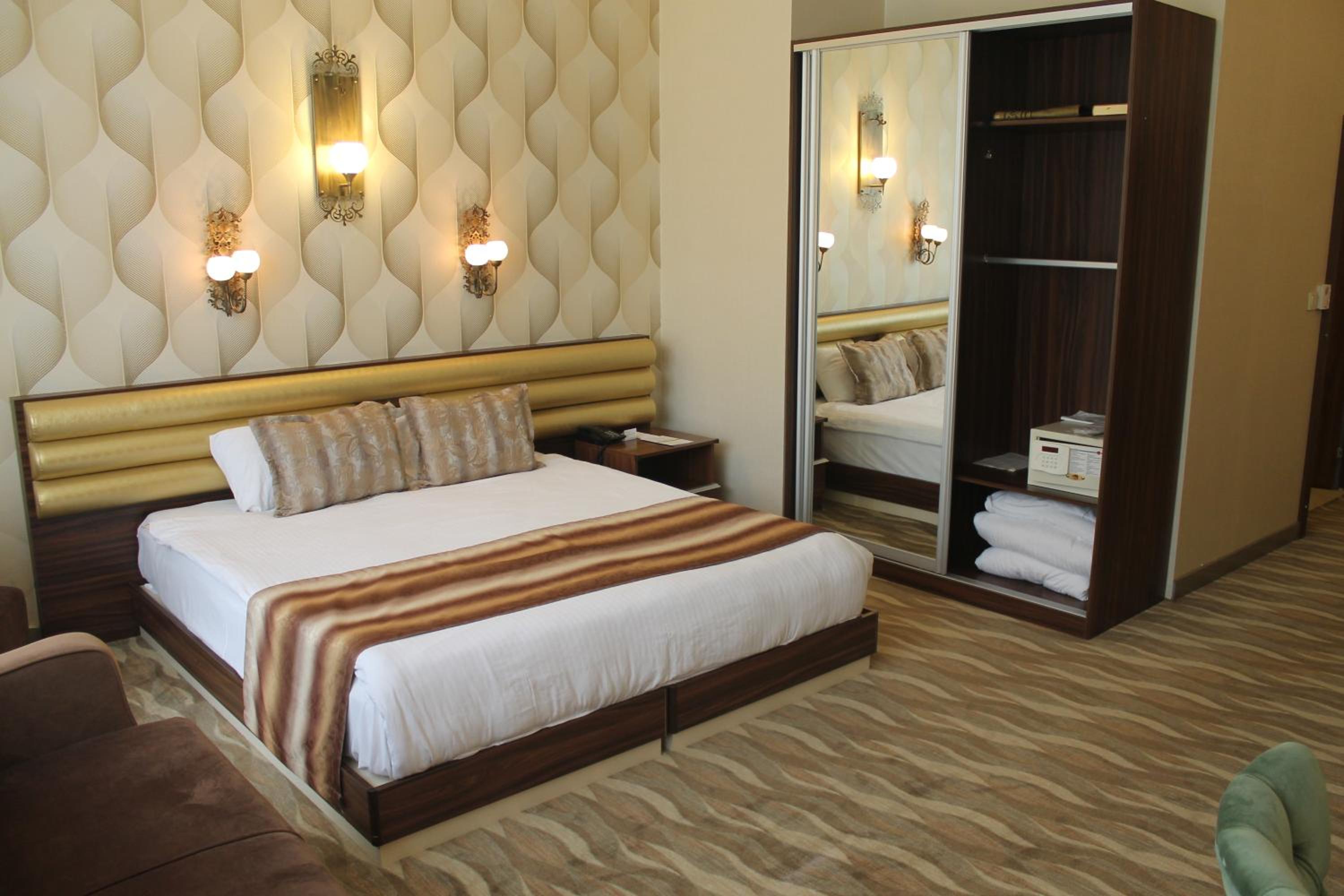 Standard Double or Twin Room - Photo 1