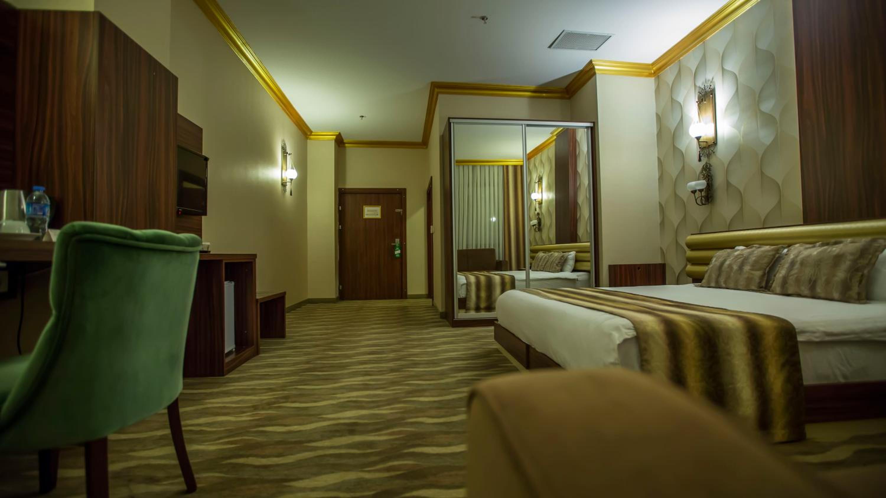 Standard Double or Twin Room - Photo 12