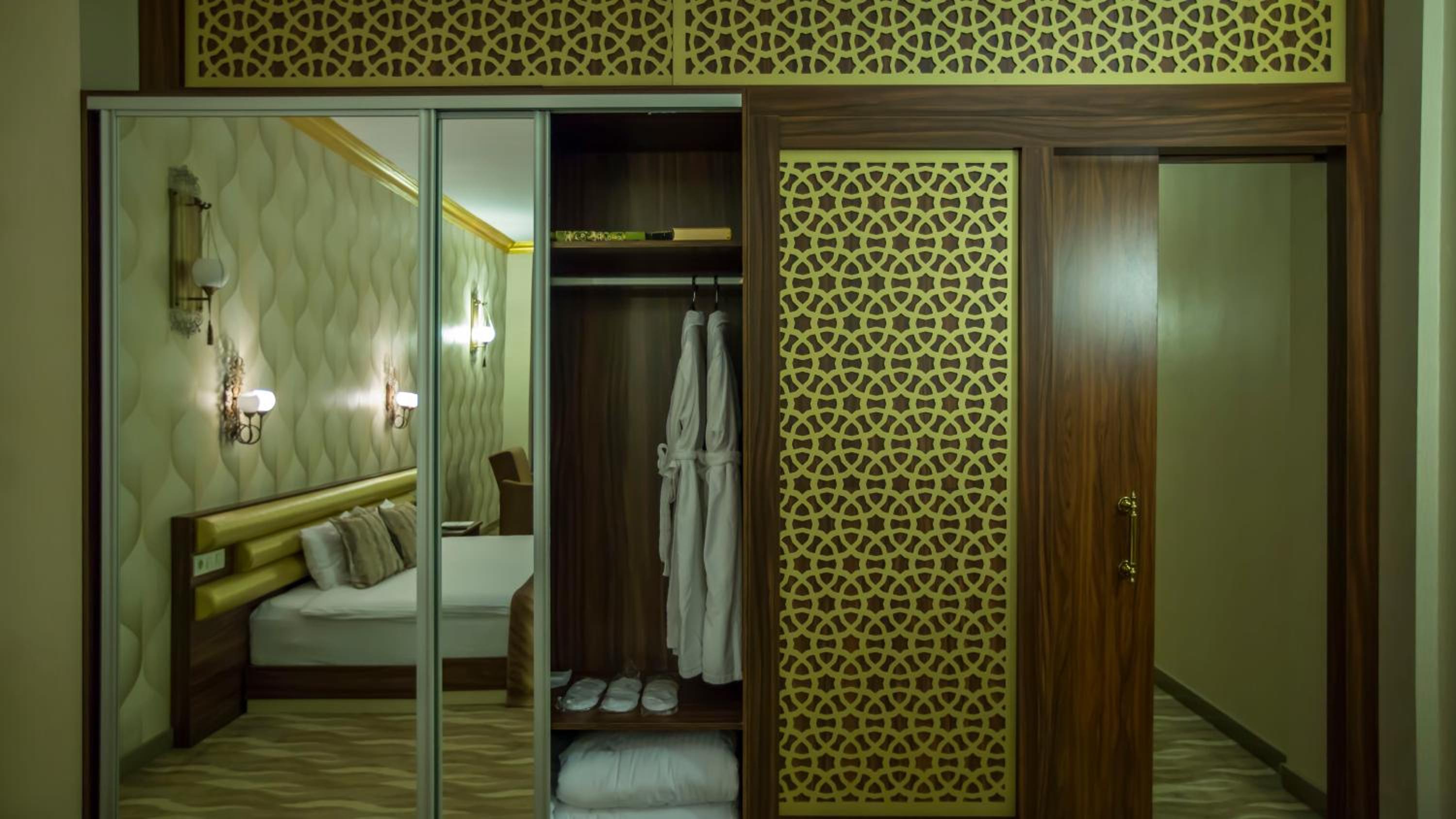 Standard Double or Twin Room - Photo 11