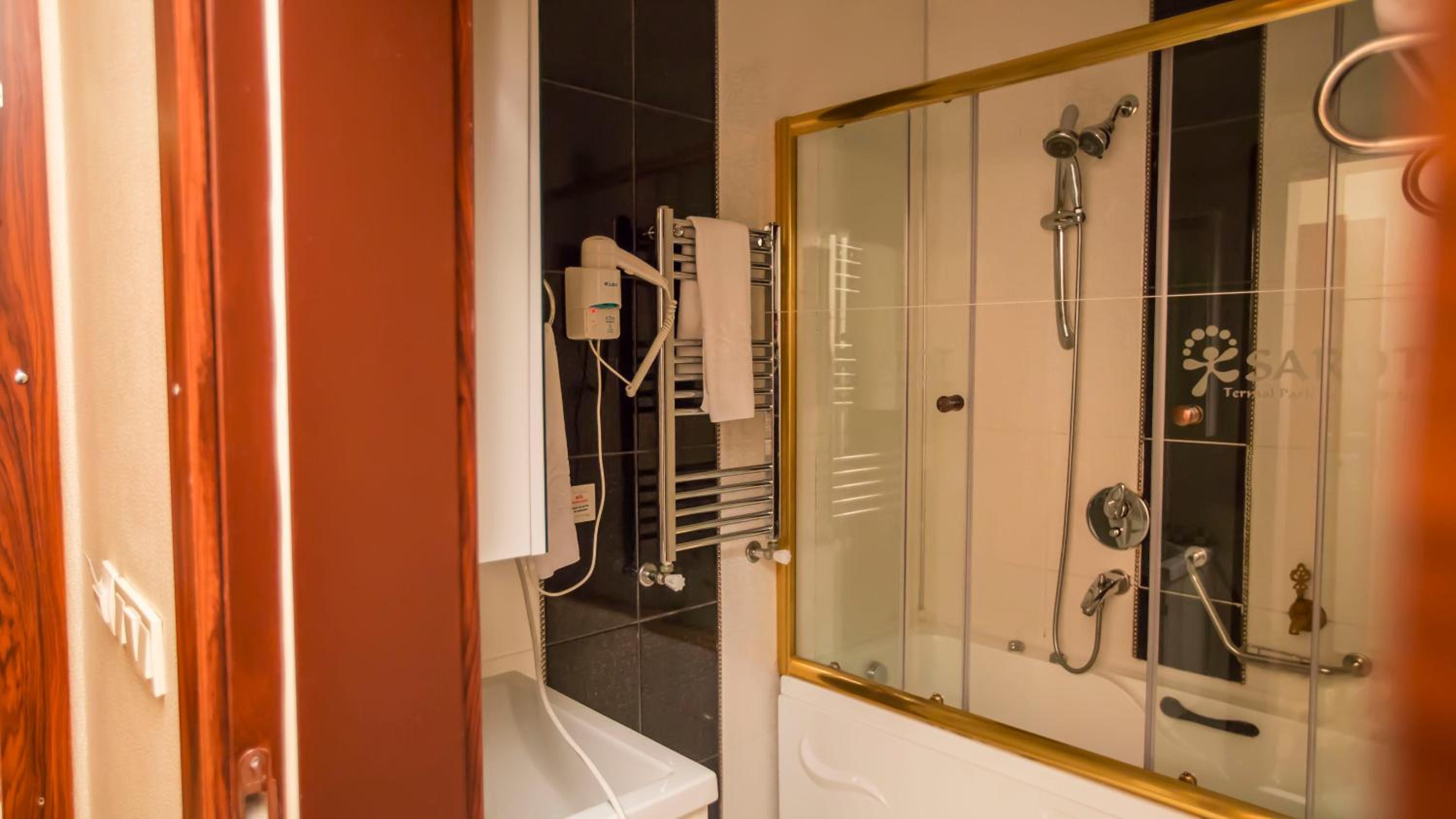 Standard Double or Twin Room - Photo 7