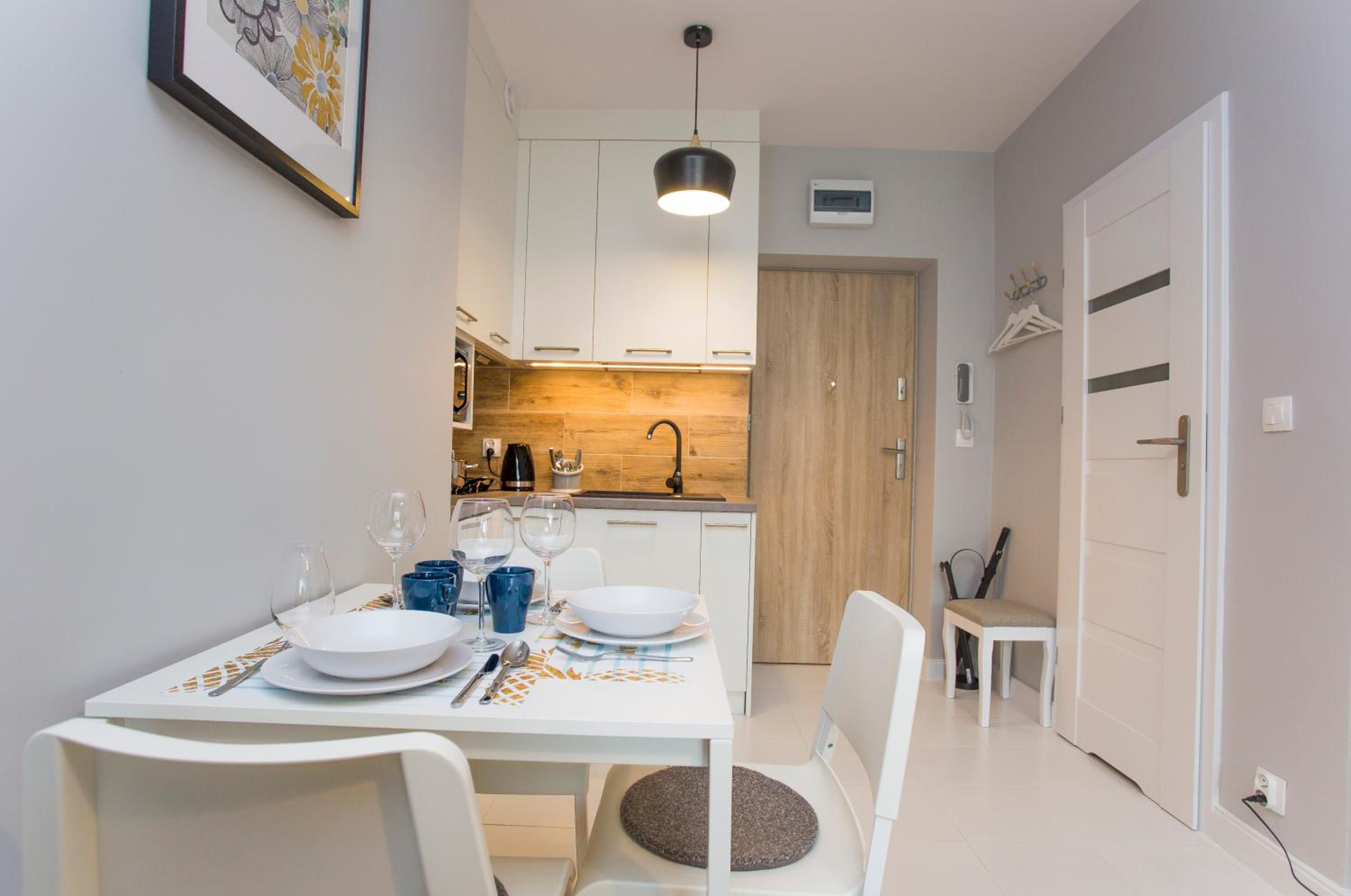 Studio Apartment with Balcony - Photo 32
