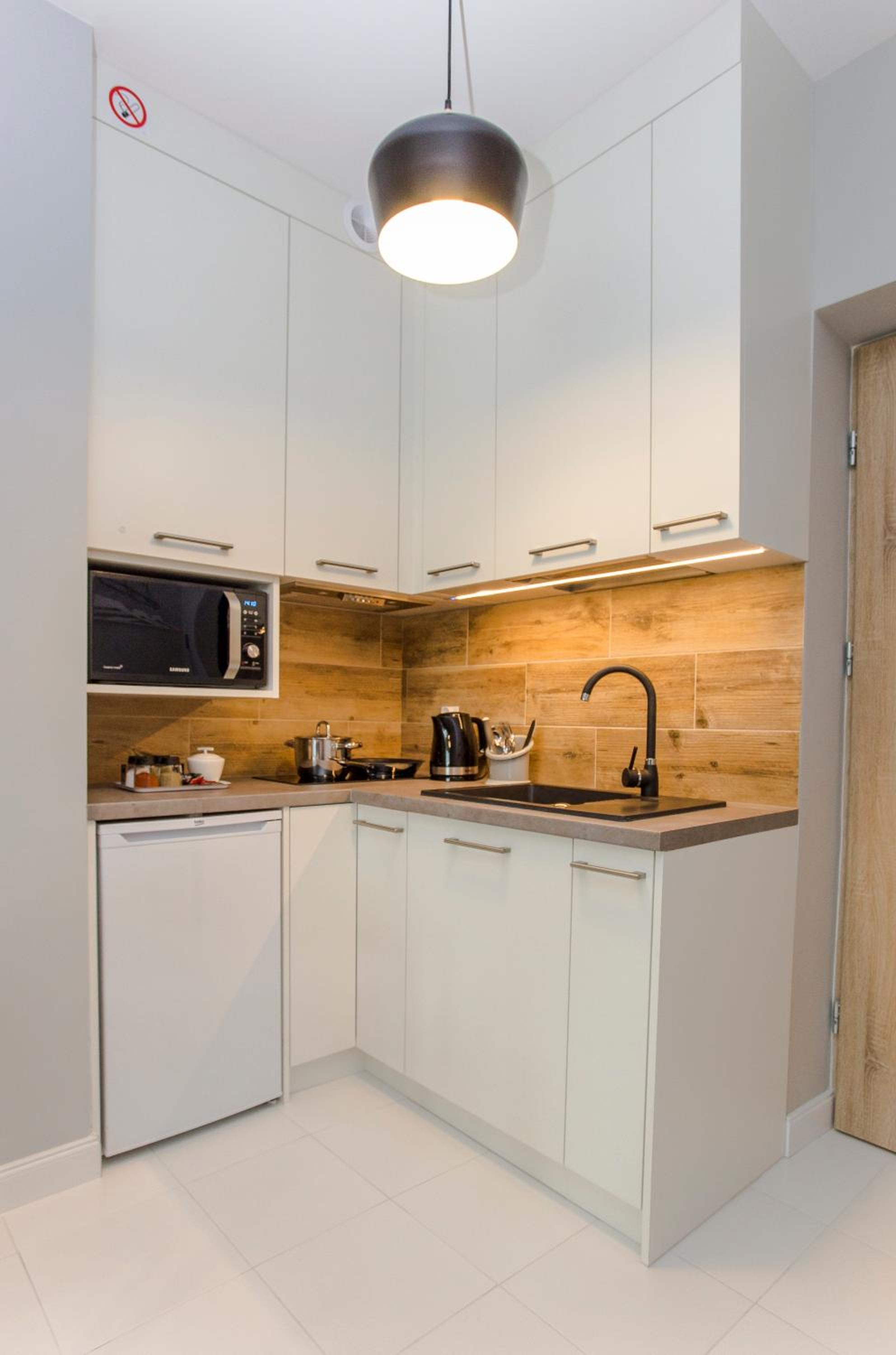 Studio Apartment with Balcony - Photo 33
