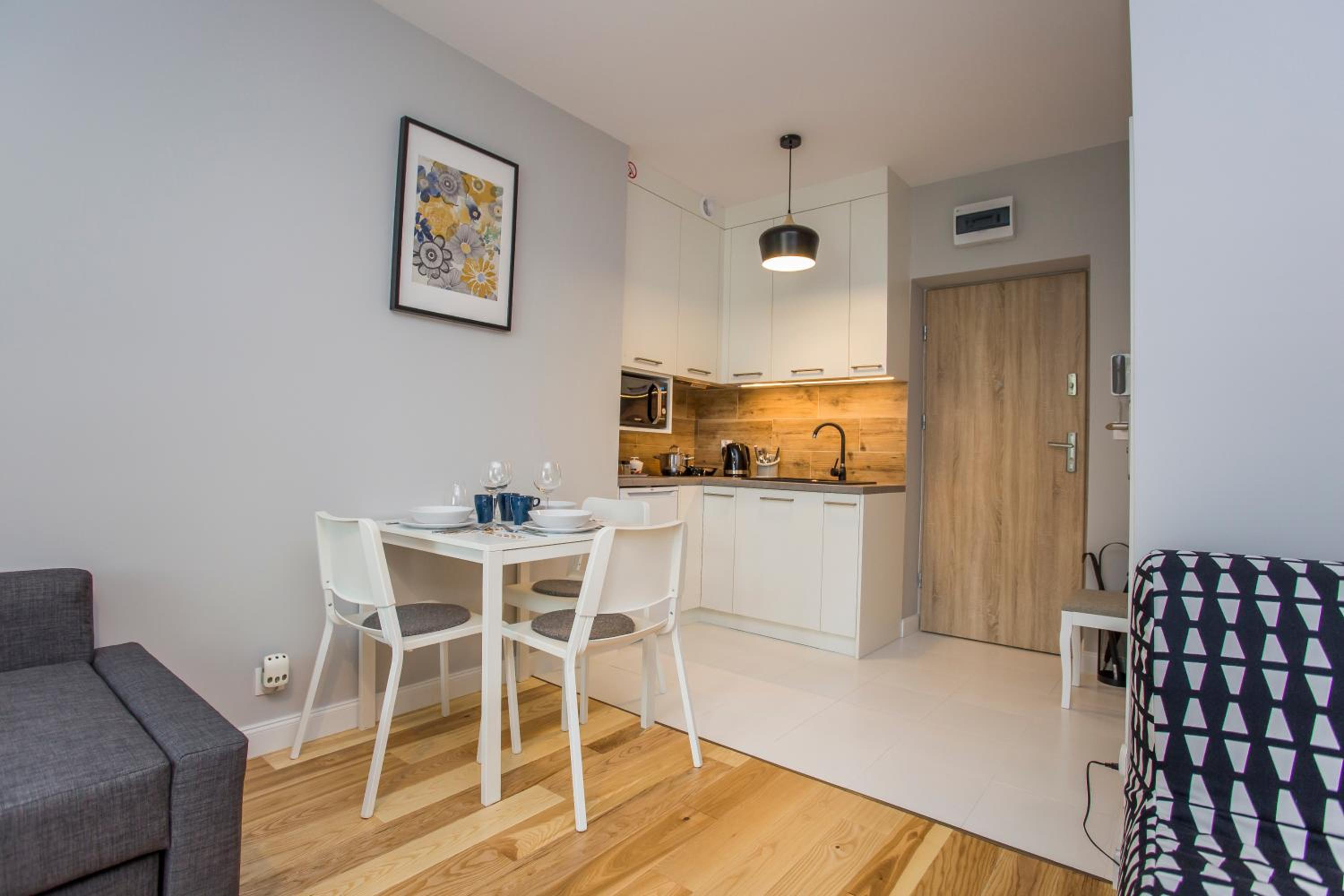 Studio Apartment with Balcony - Photo 34