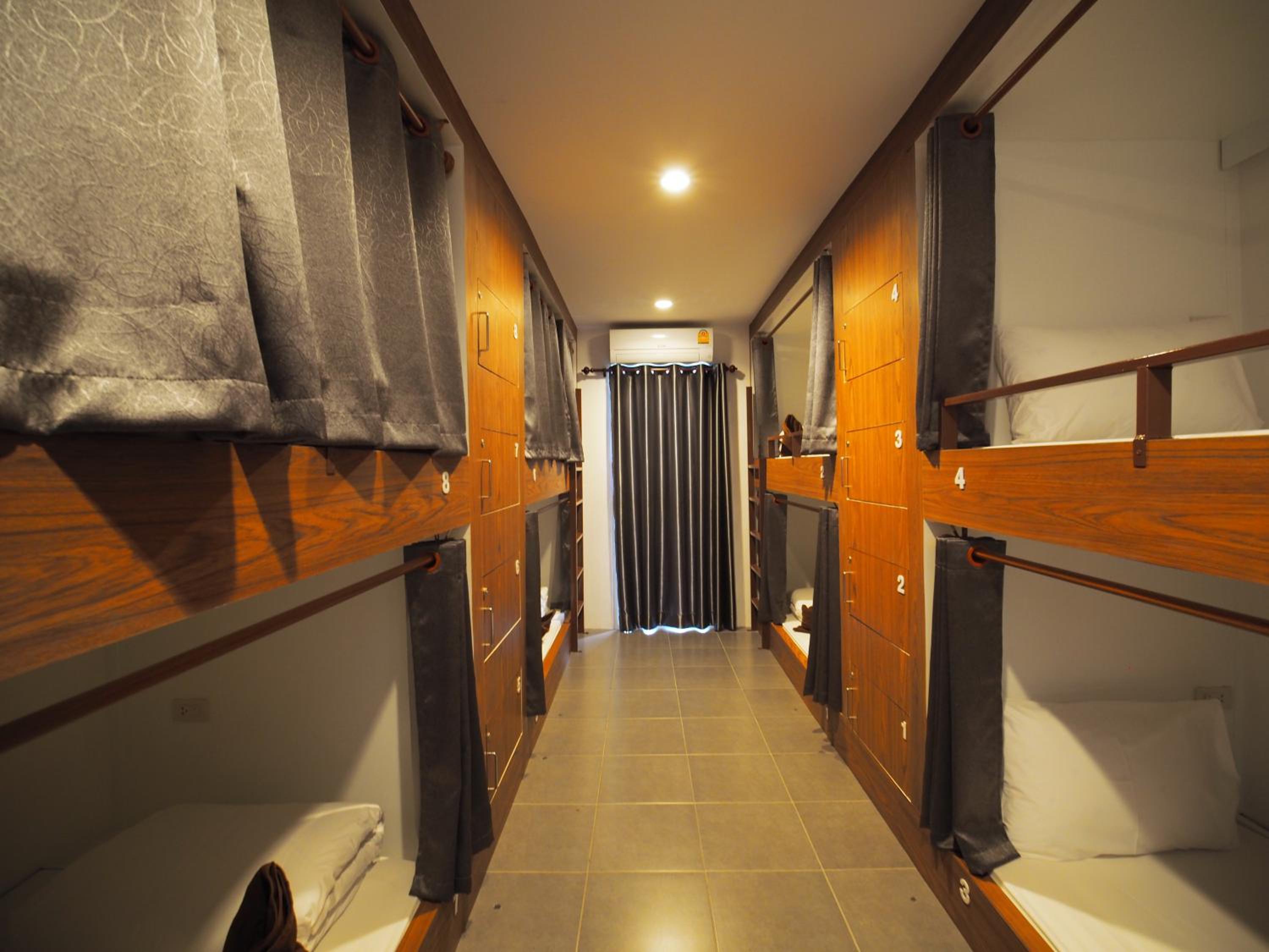8-Bed Mixed Dormitory Room