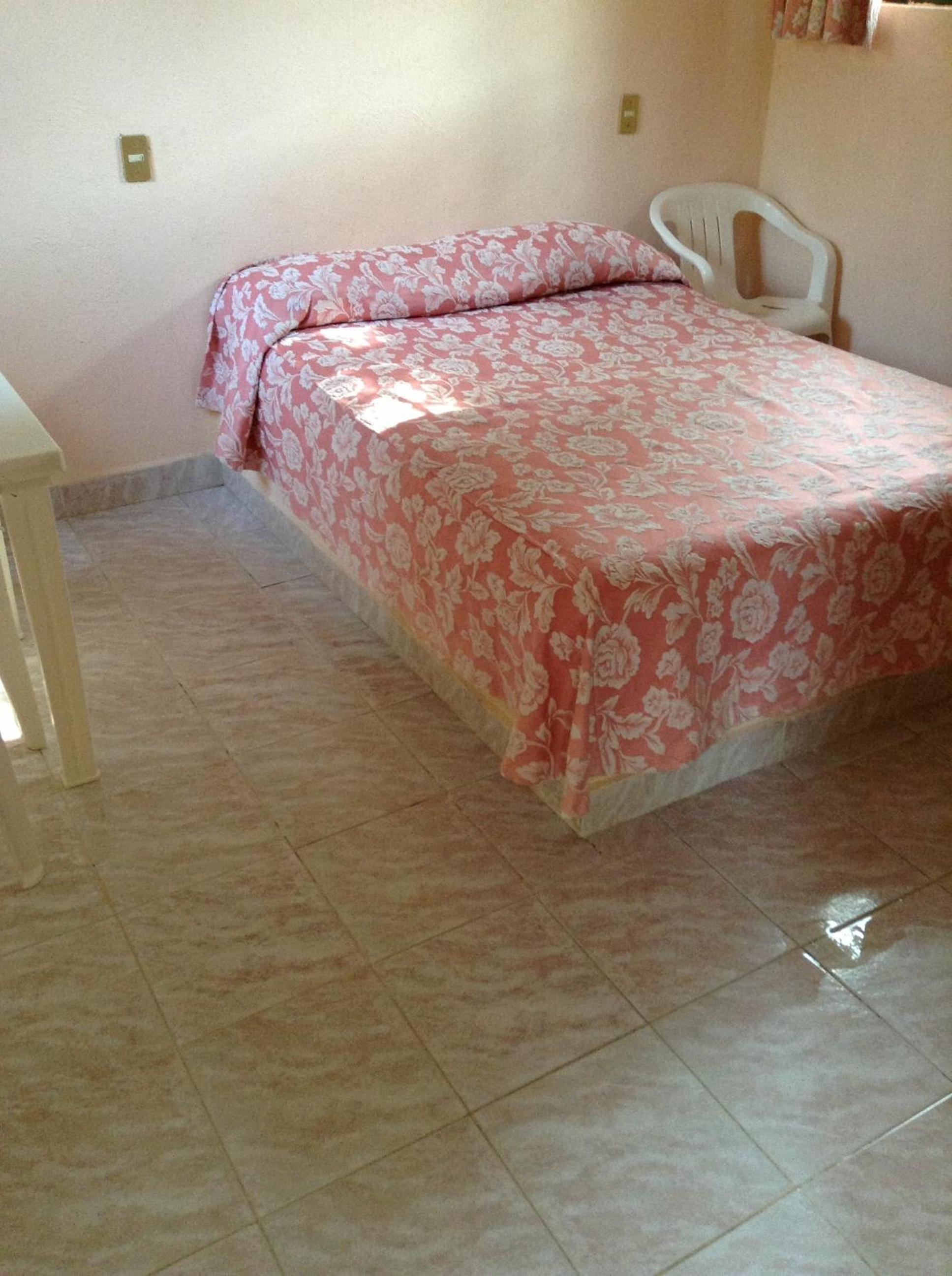 Double Room - Photo 17
