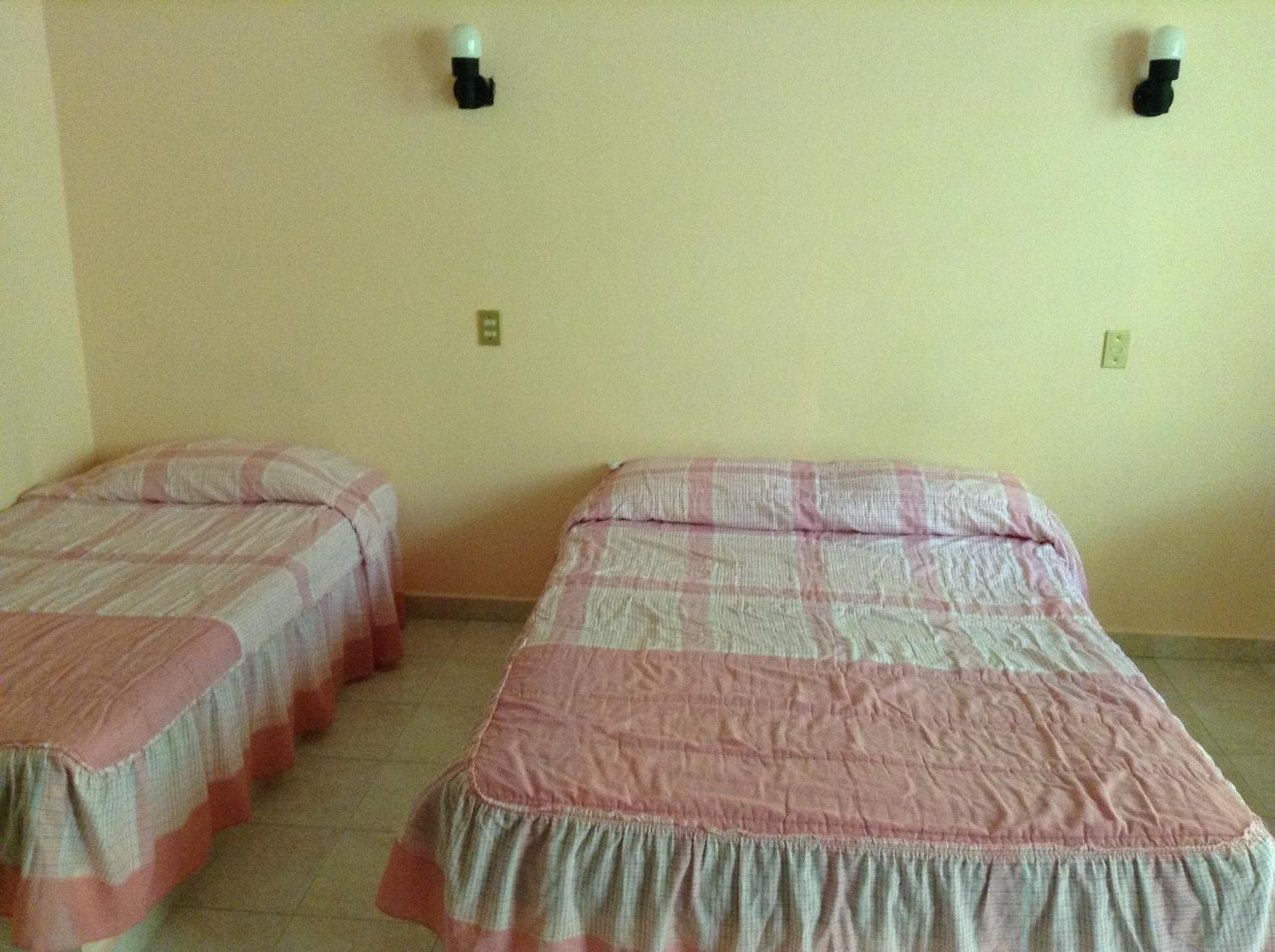 Triple Room - Photo 11