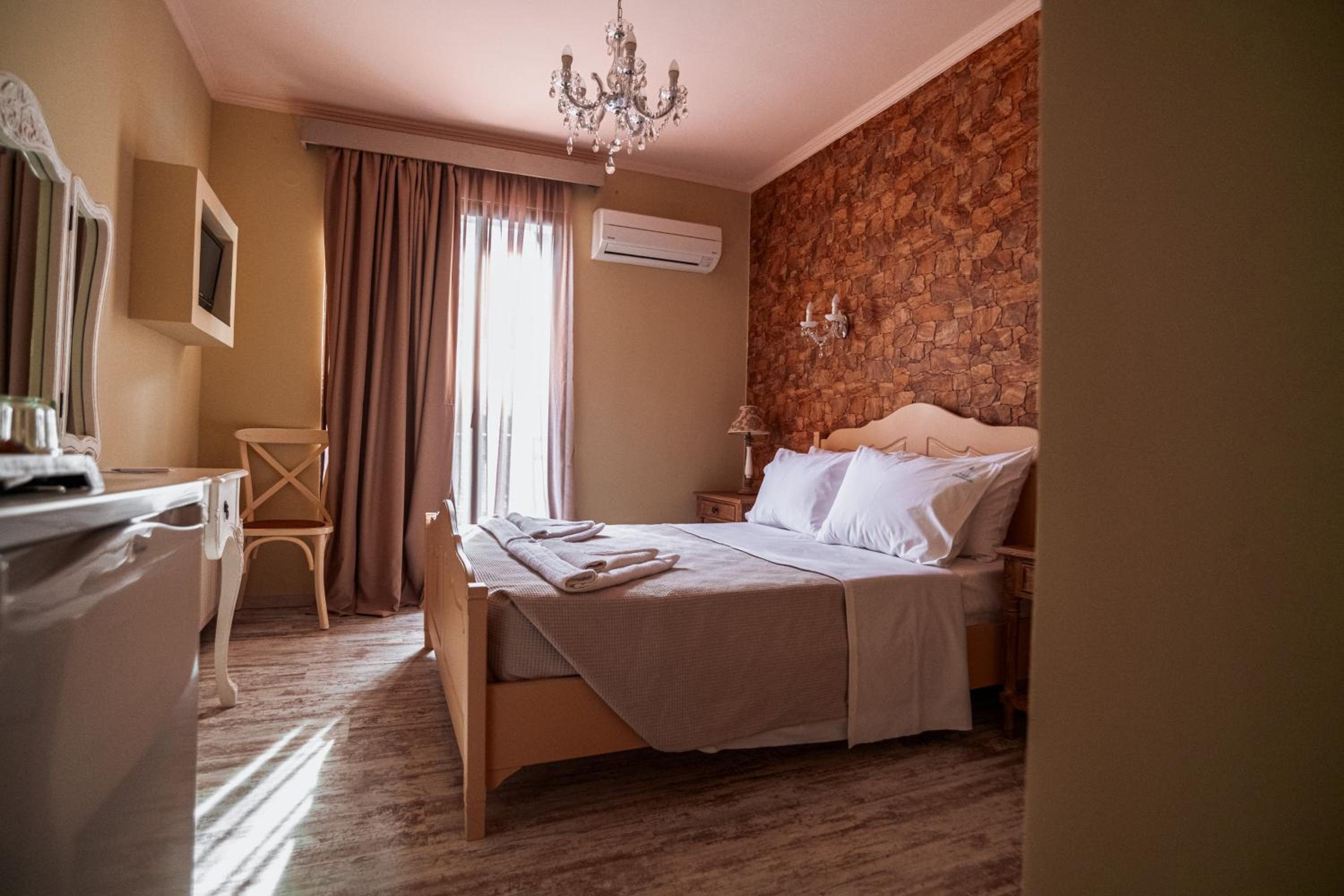 Superior Double or Twin Room - Photo 7
