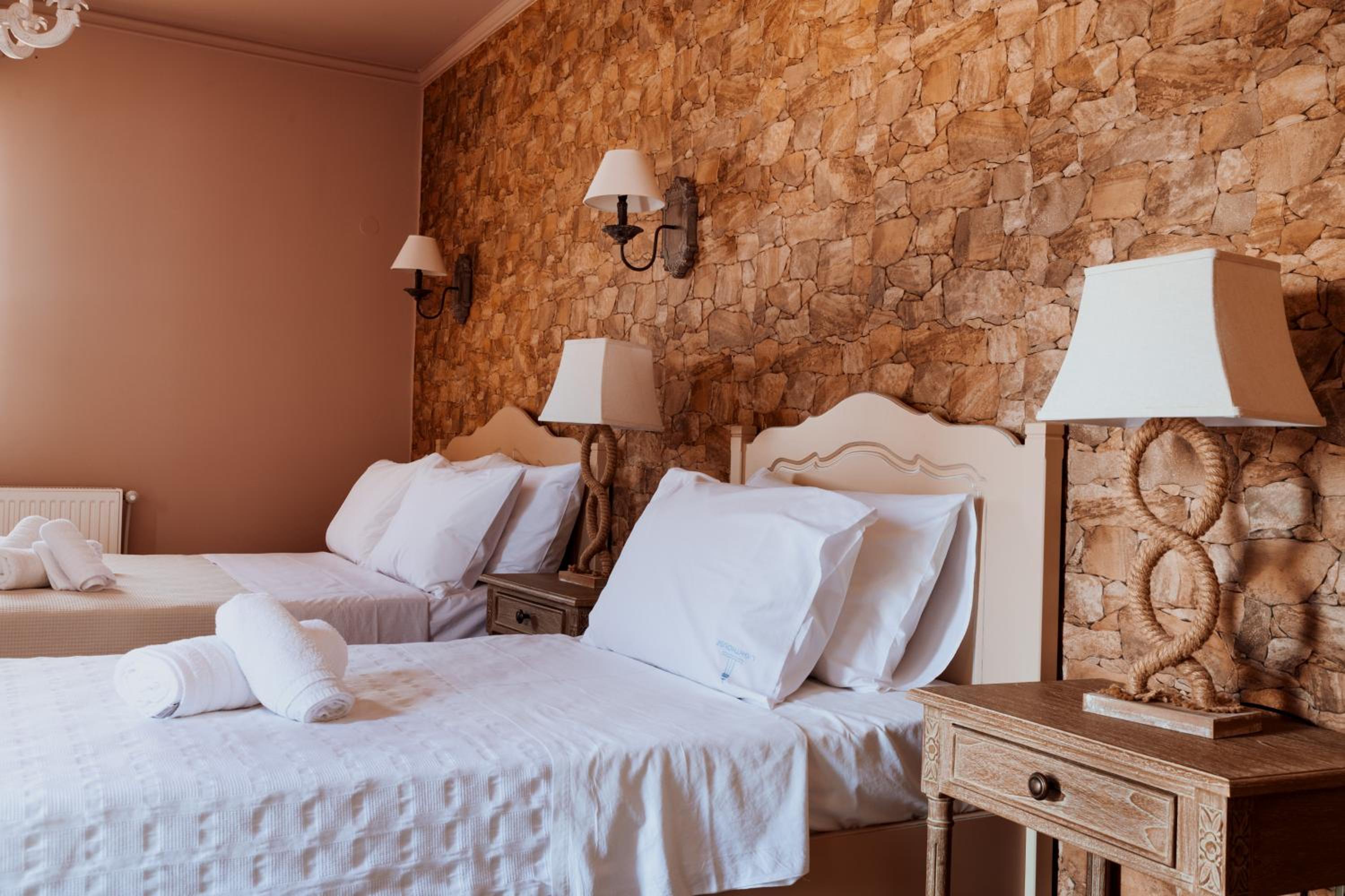 Superior Double or Twin Room - Photo 8