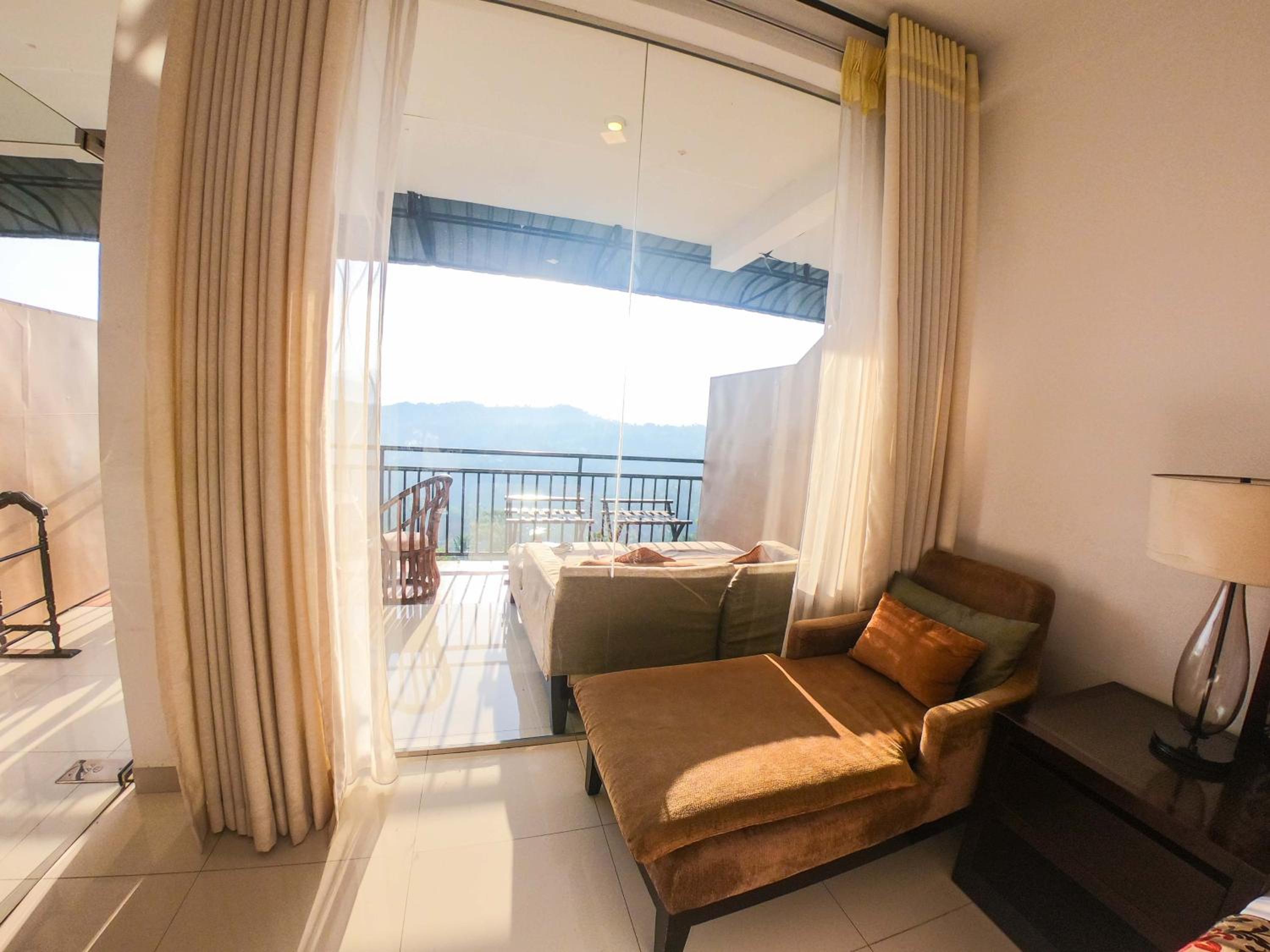 Super Deluxe Room with Balcony and the Mountain View  photo 3
