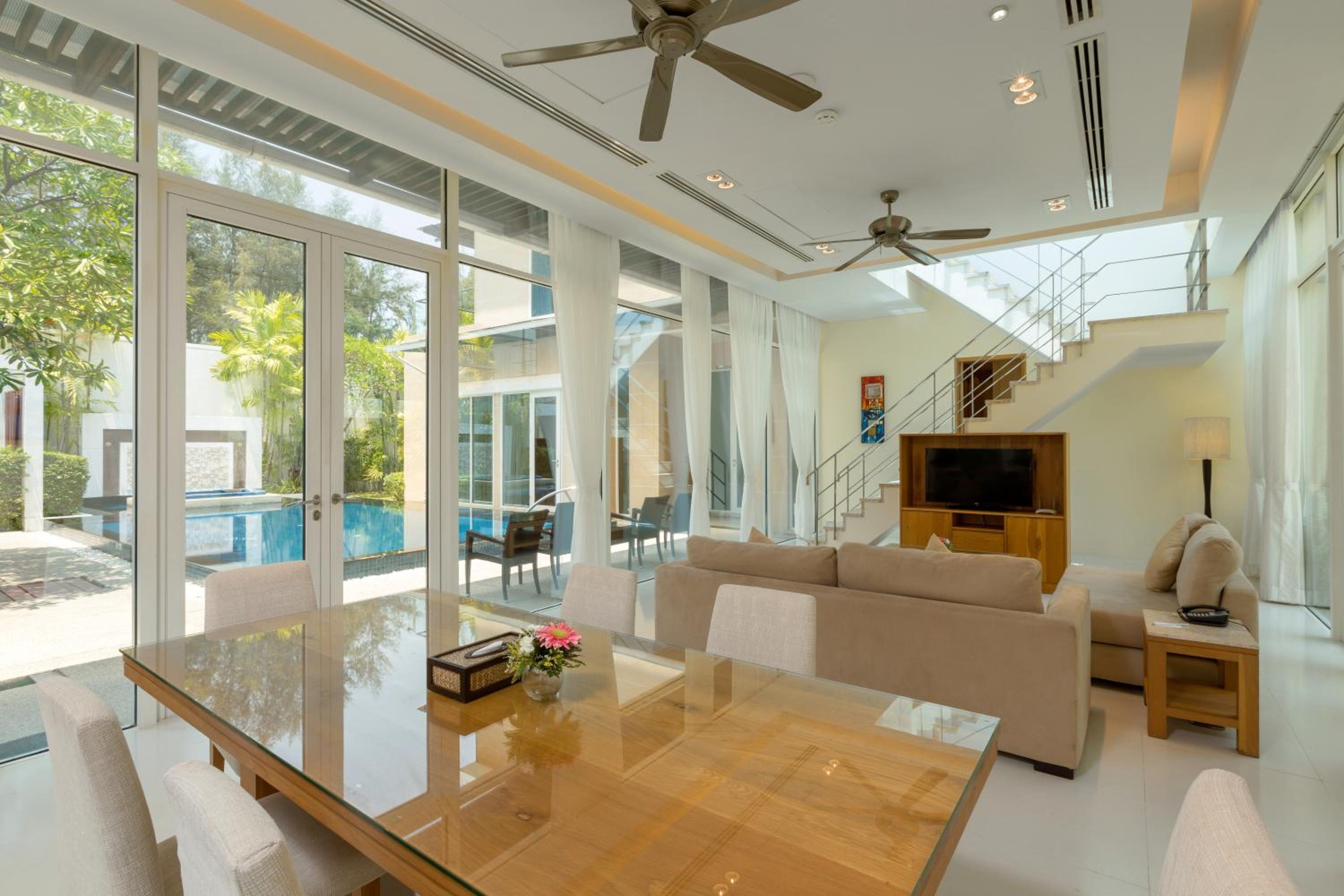 4 BR Penthouse Pool Suite with kitchen