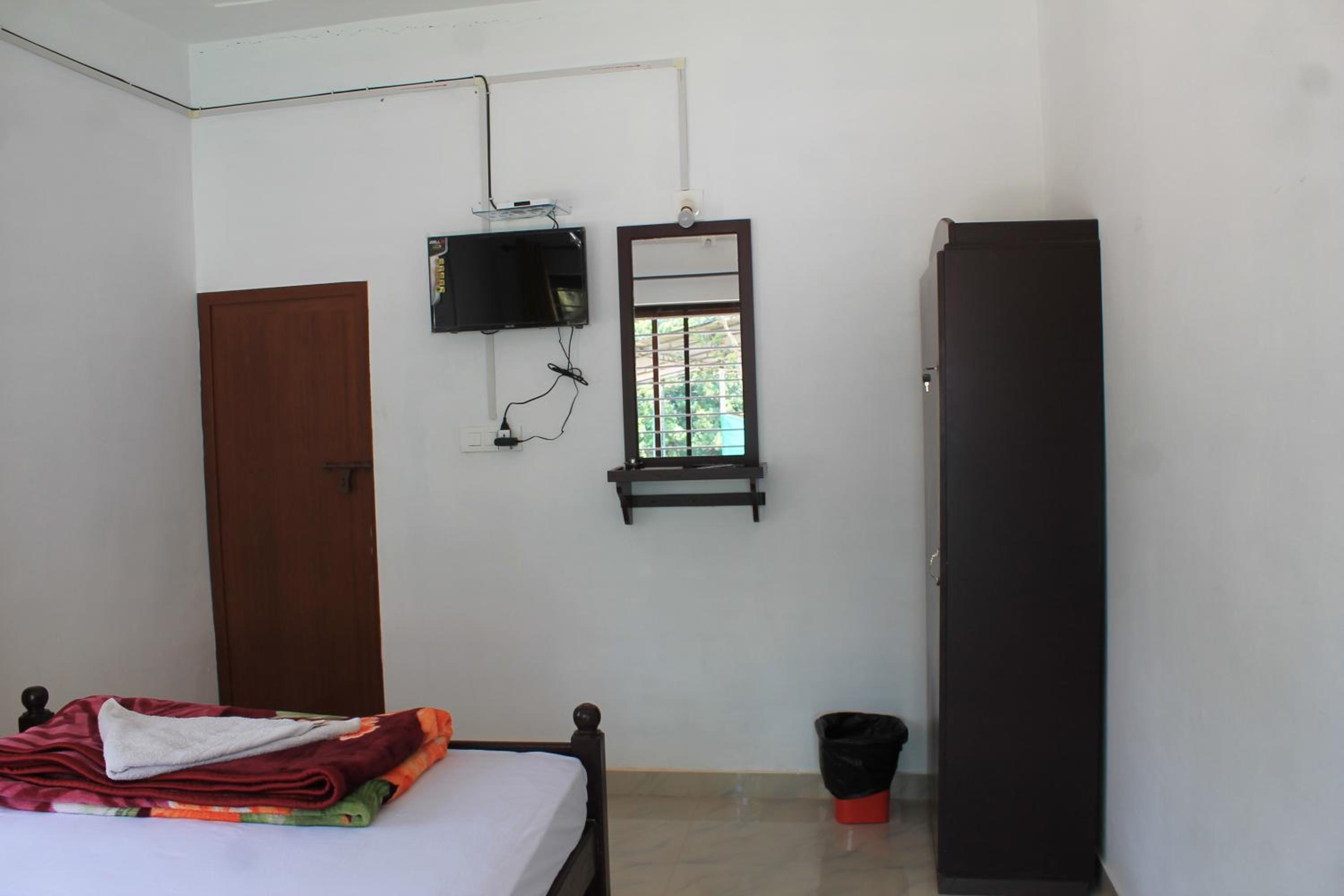 Deluxe Queen Room - Photo 2