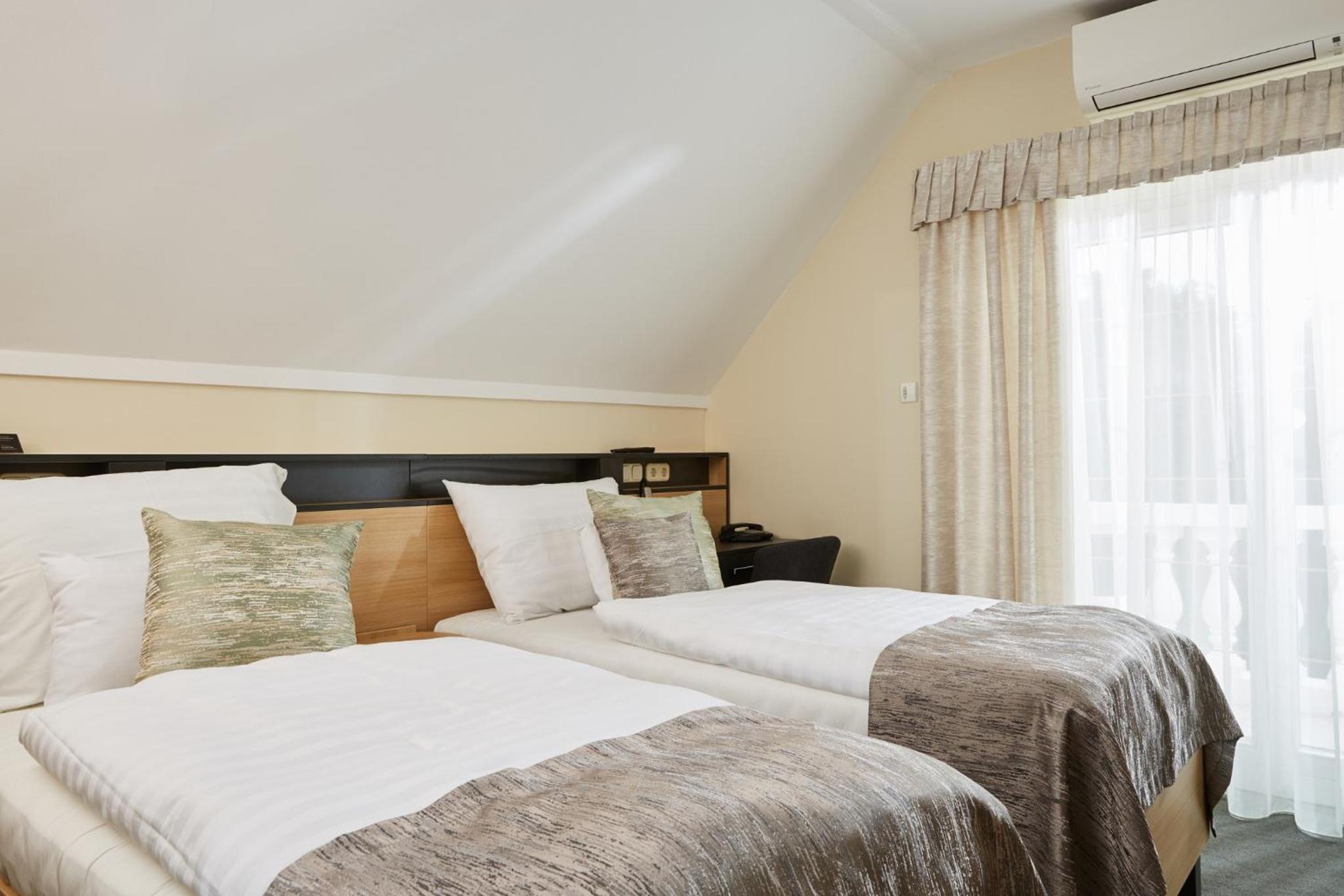 Standard Double or Twin Room with Balcony photo 2