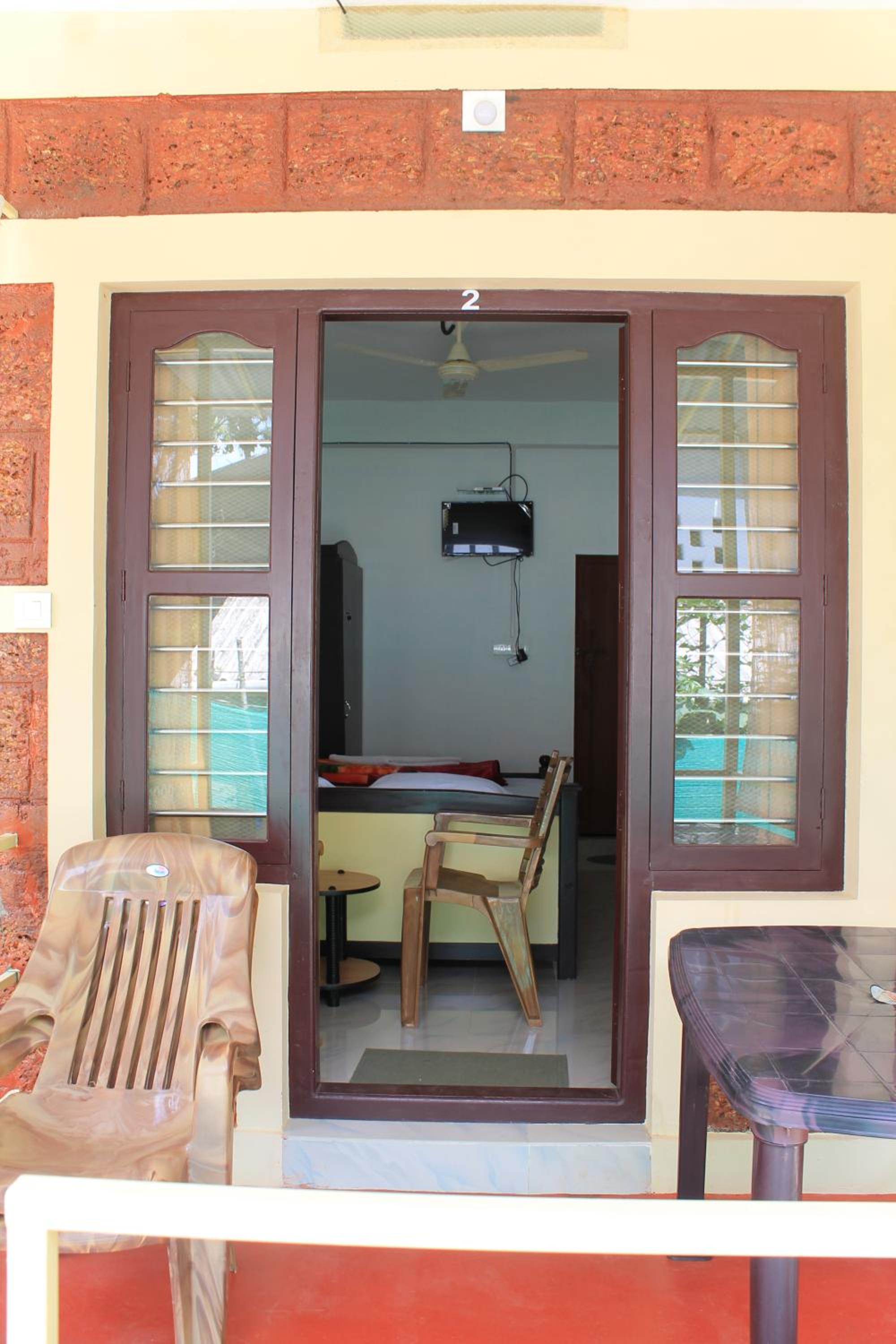 Deluxe Double Room with Balcony - Photo 4