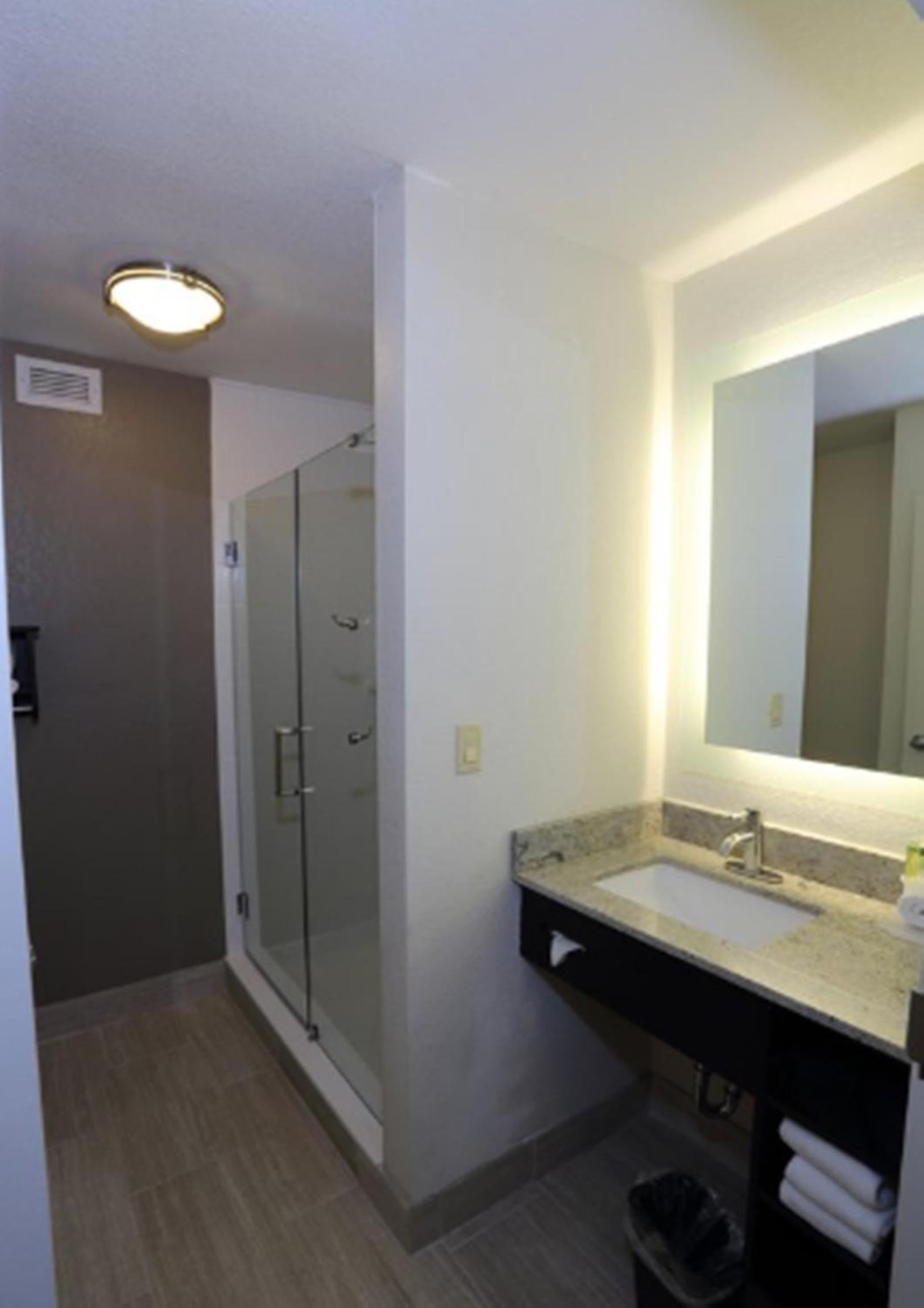 King Room - Hearing Accessible - Photo 5