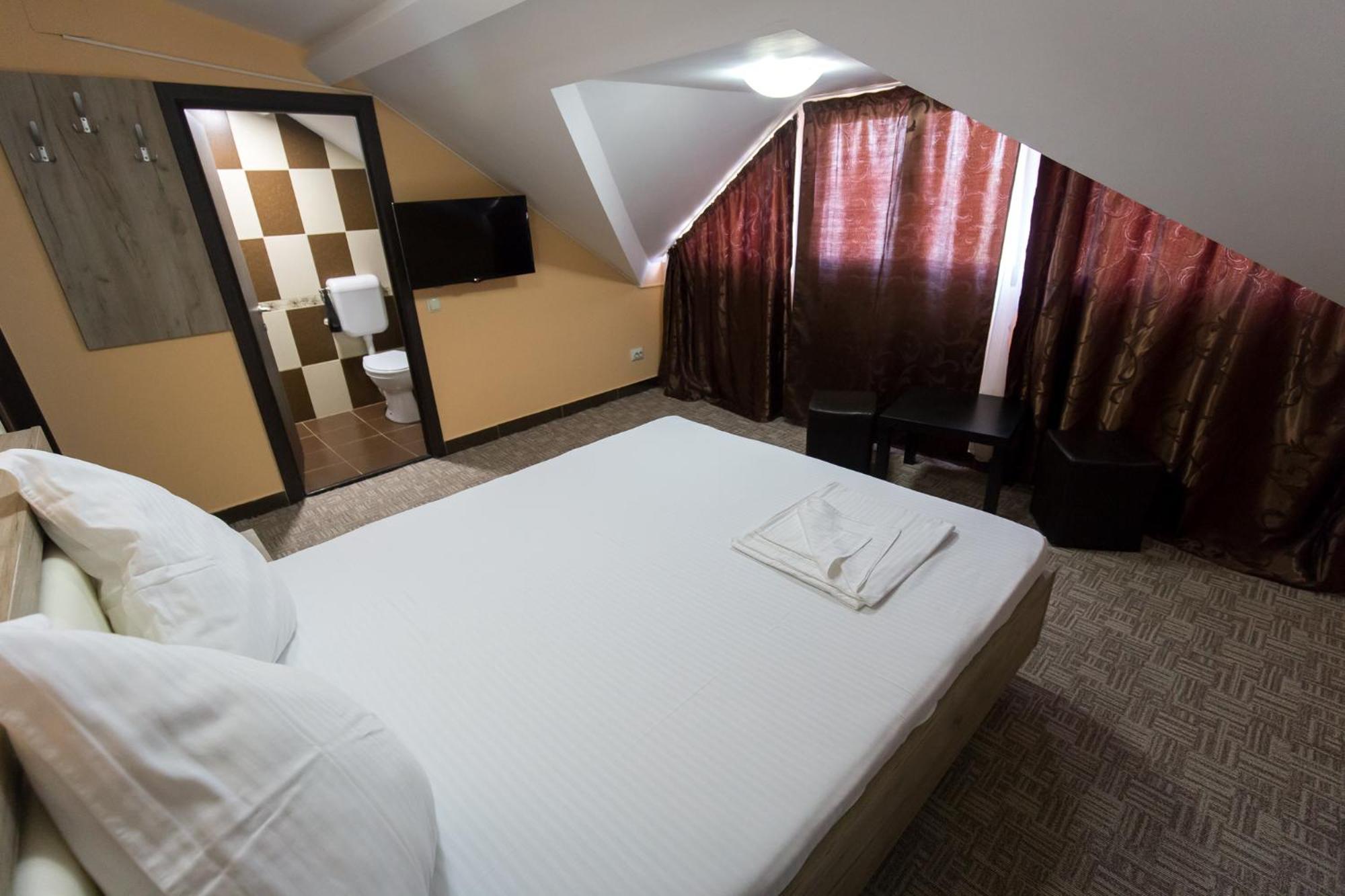 Double Room - Attic photo 3