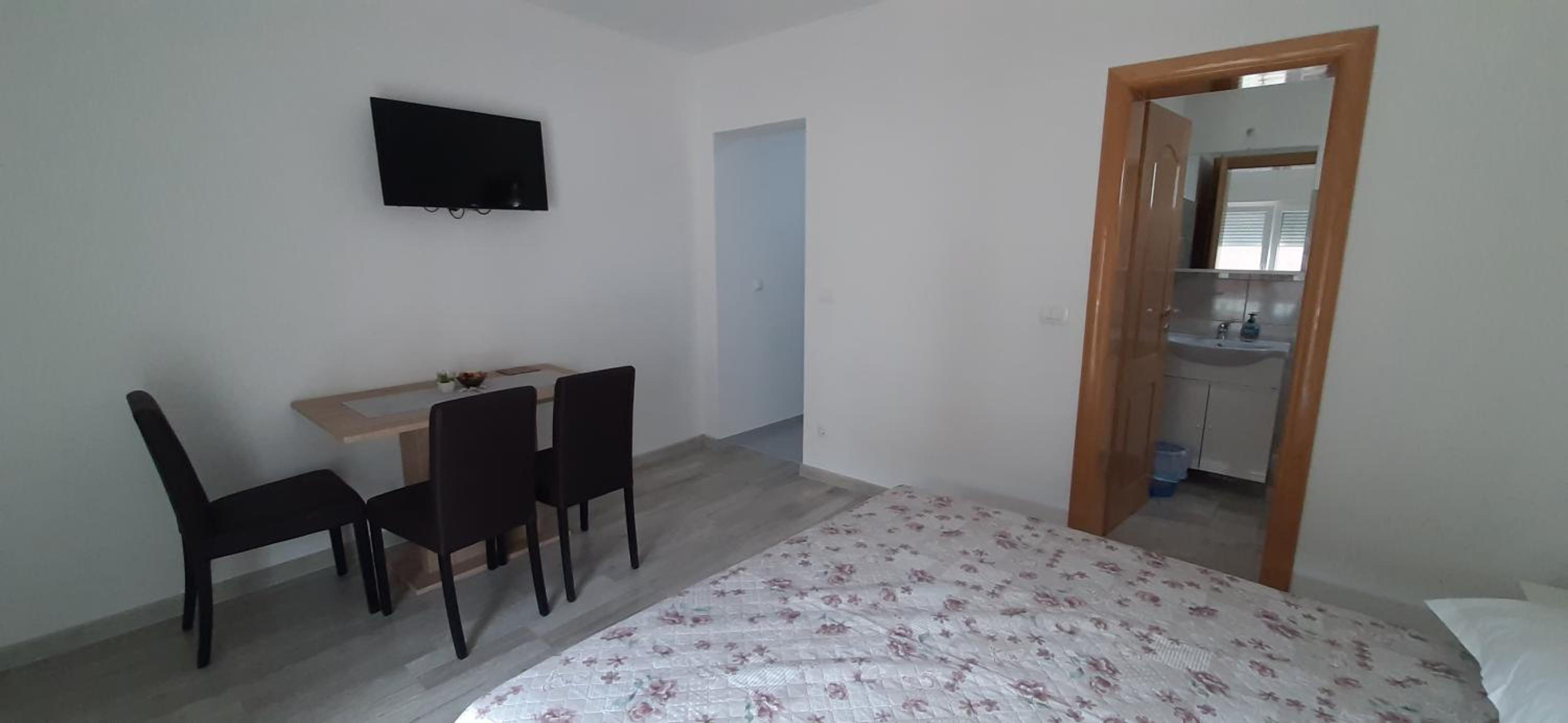 Studio Apartment photo 3