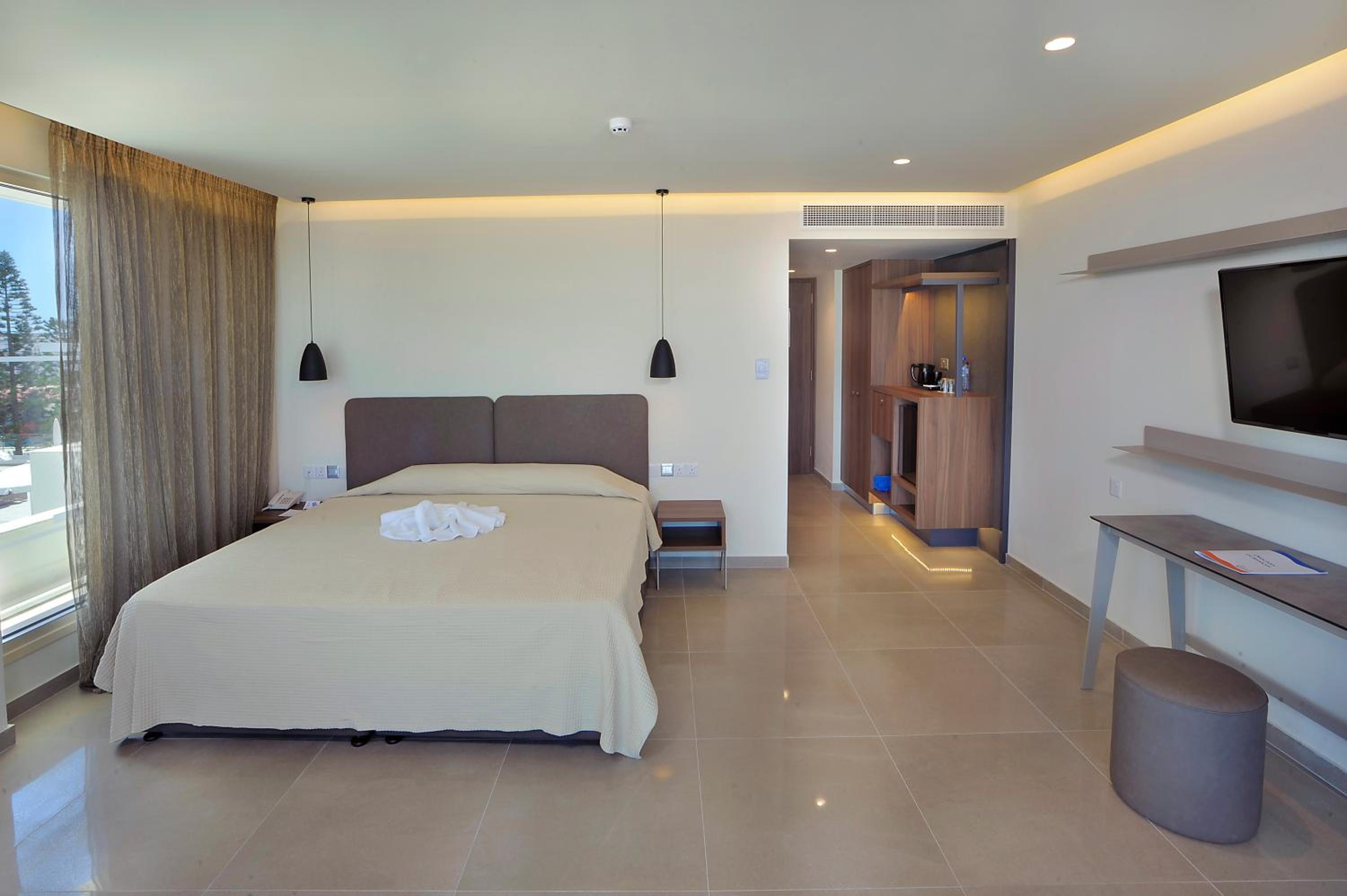 Luxury Suite with Sea View & Indoor/ Outdoor Spa Bath
