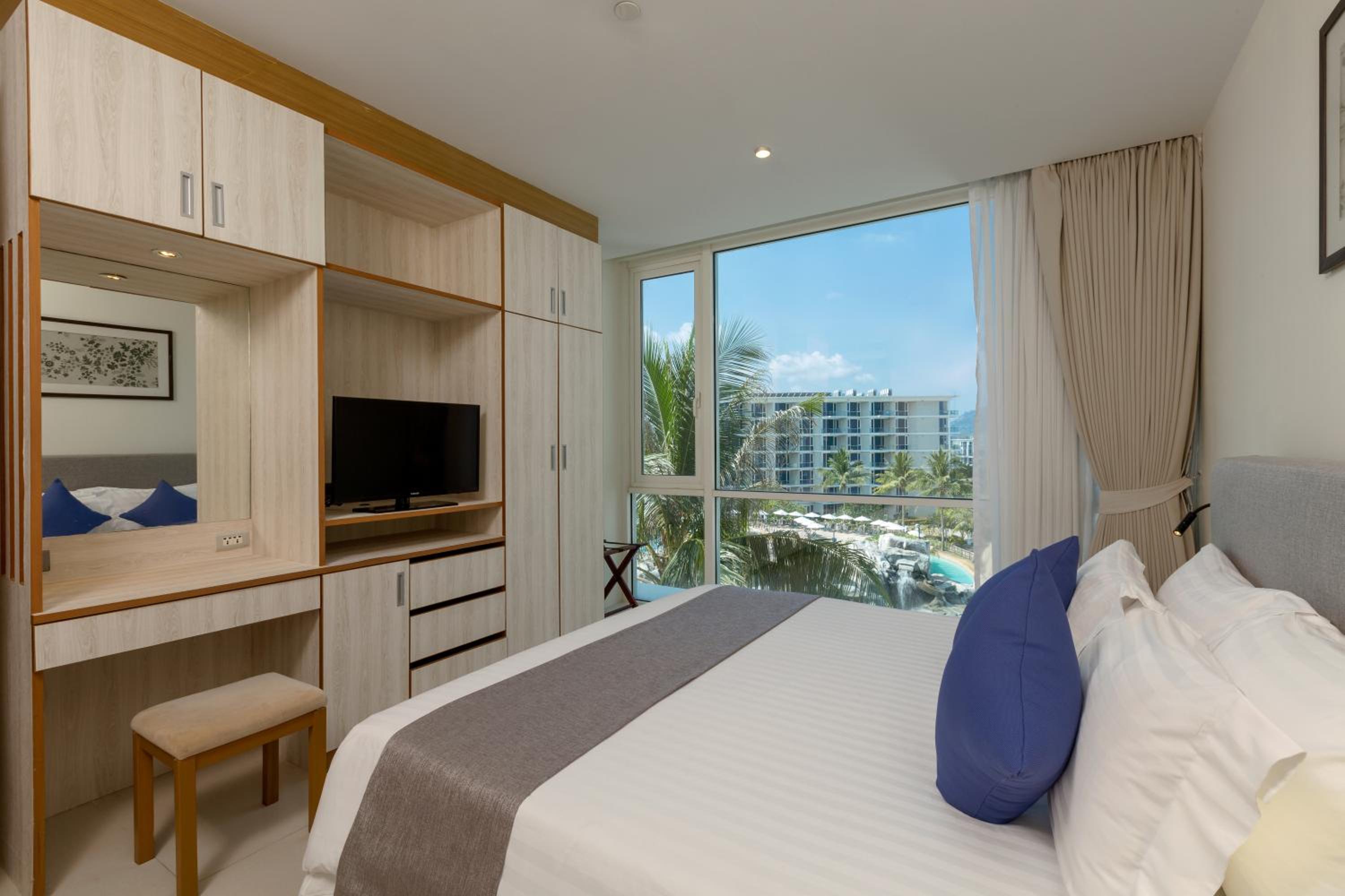 1 Bedroom Family Suite with Balcony