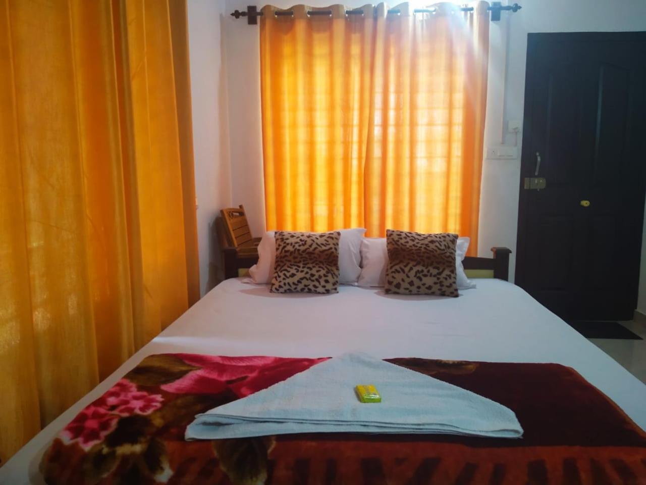 Deluxe Double Room with Shower - Photo 10