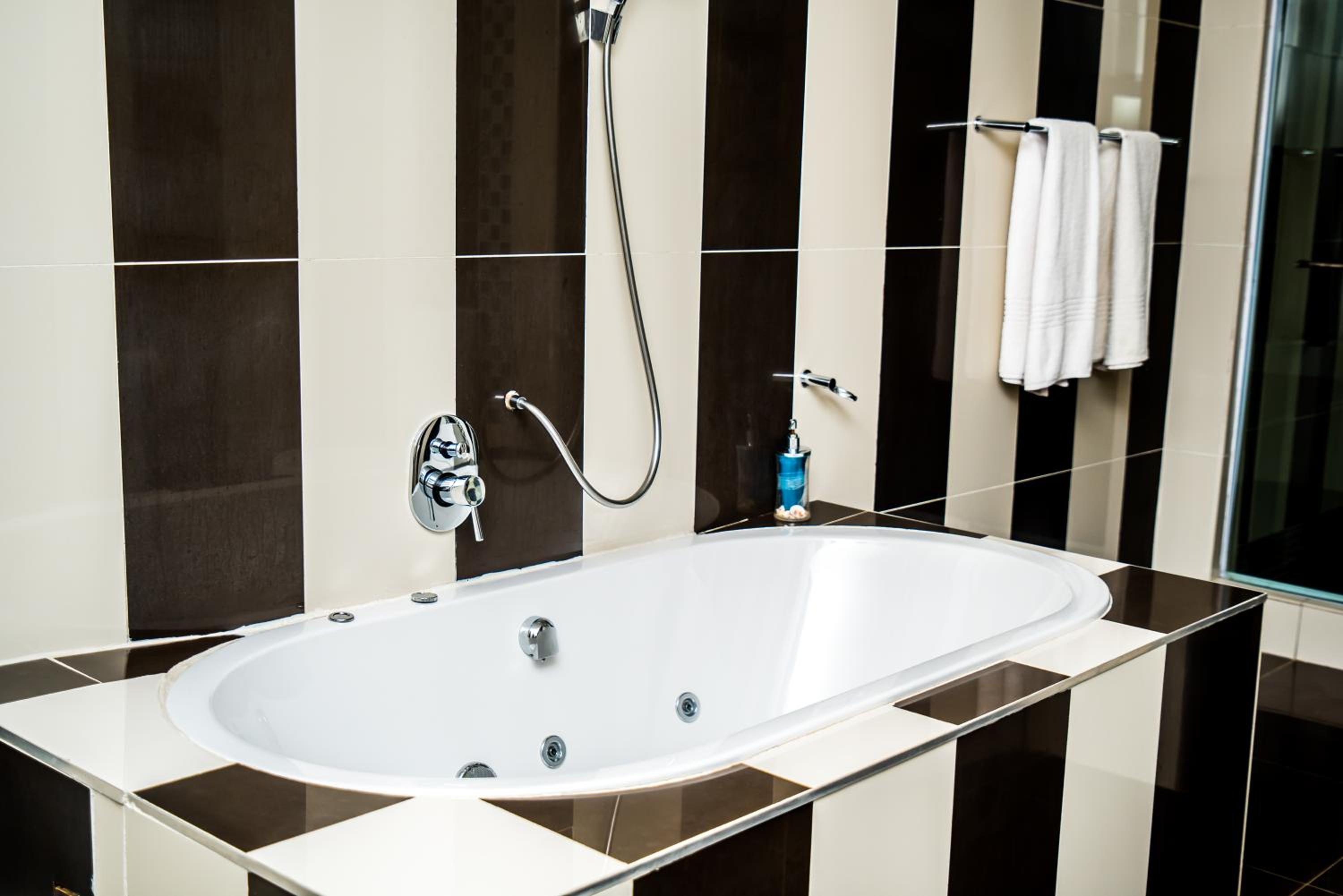 Suite - Photo 2