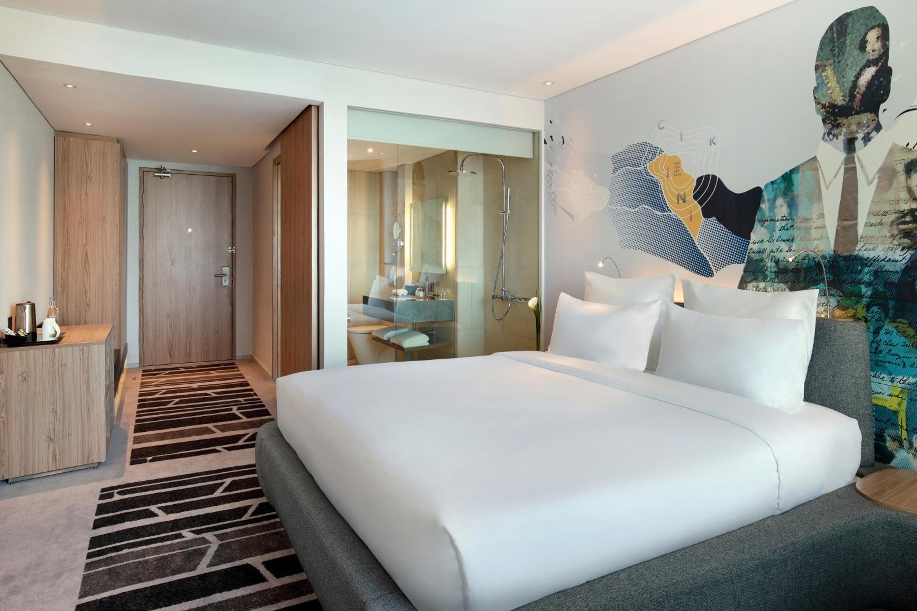 Deluxe King Room - Photo 2