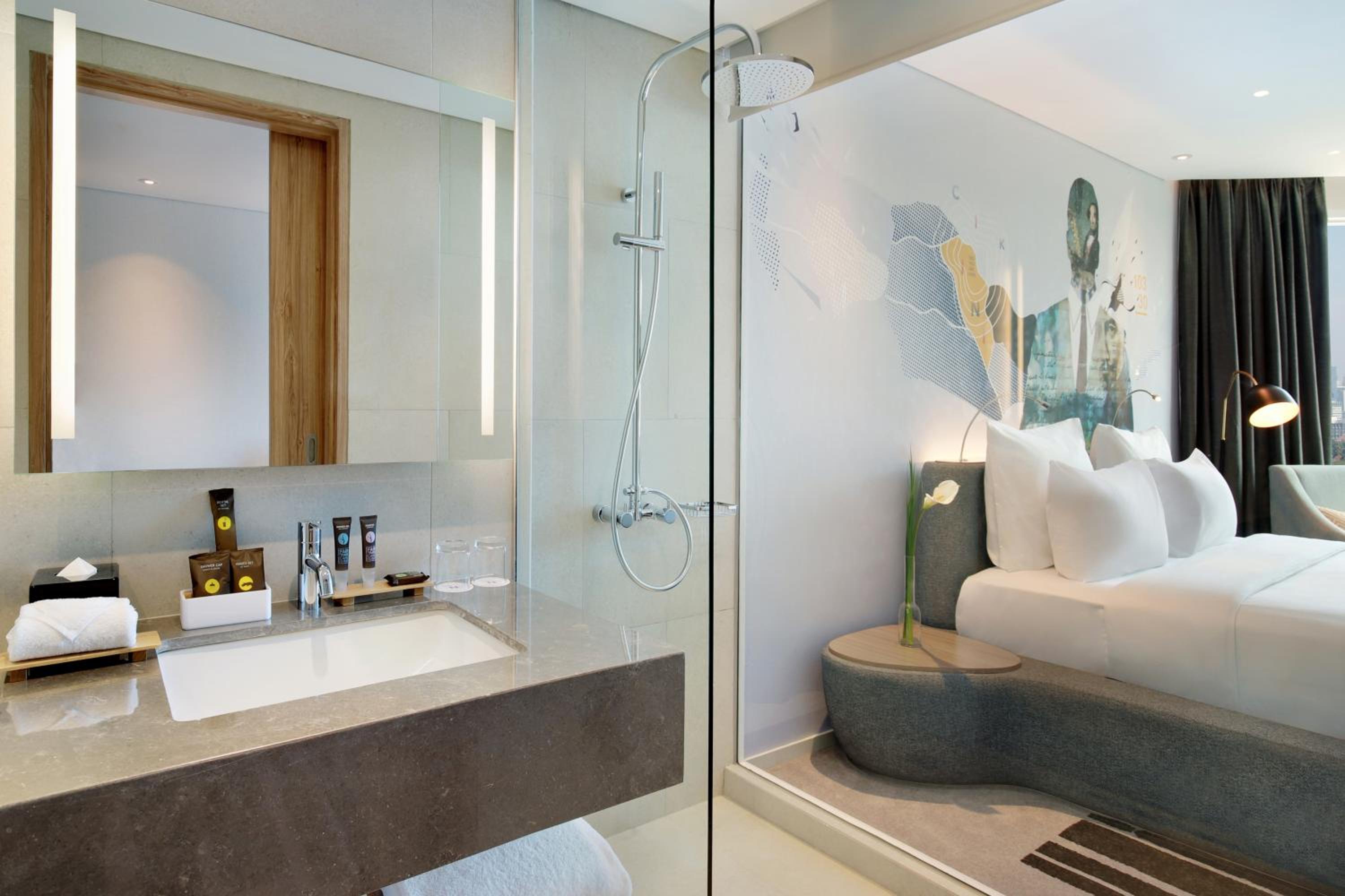Deluxe King Room - Photo 3