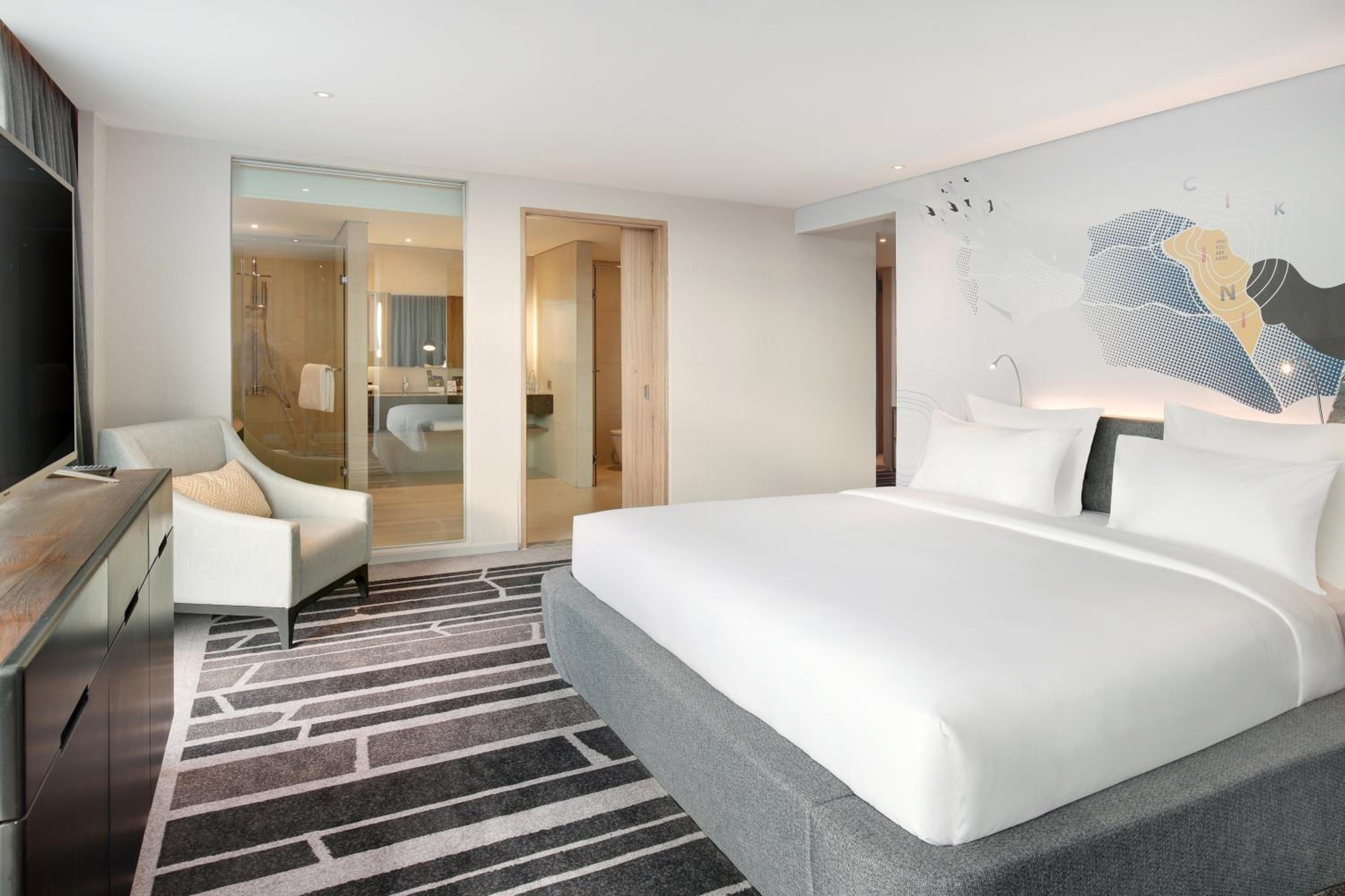 Executive King Suite - Photo 5