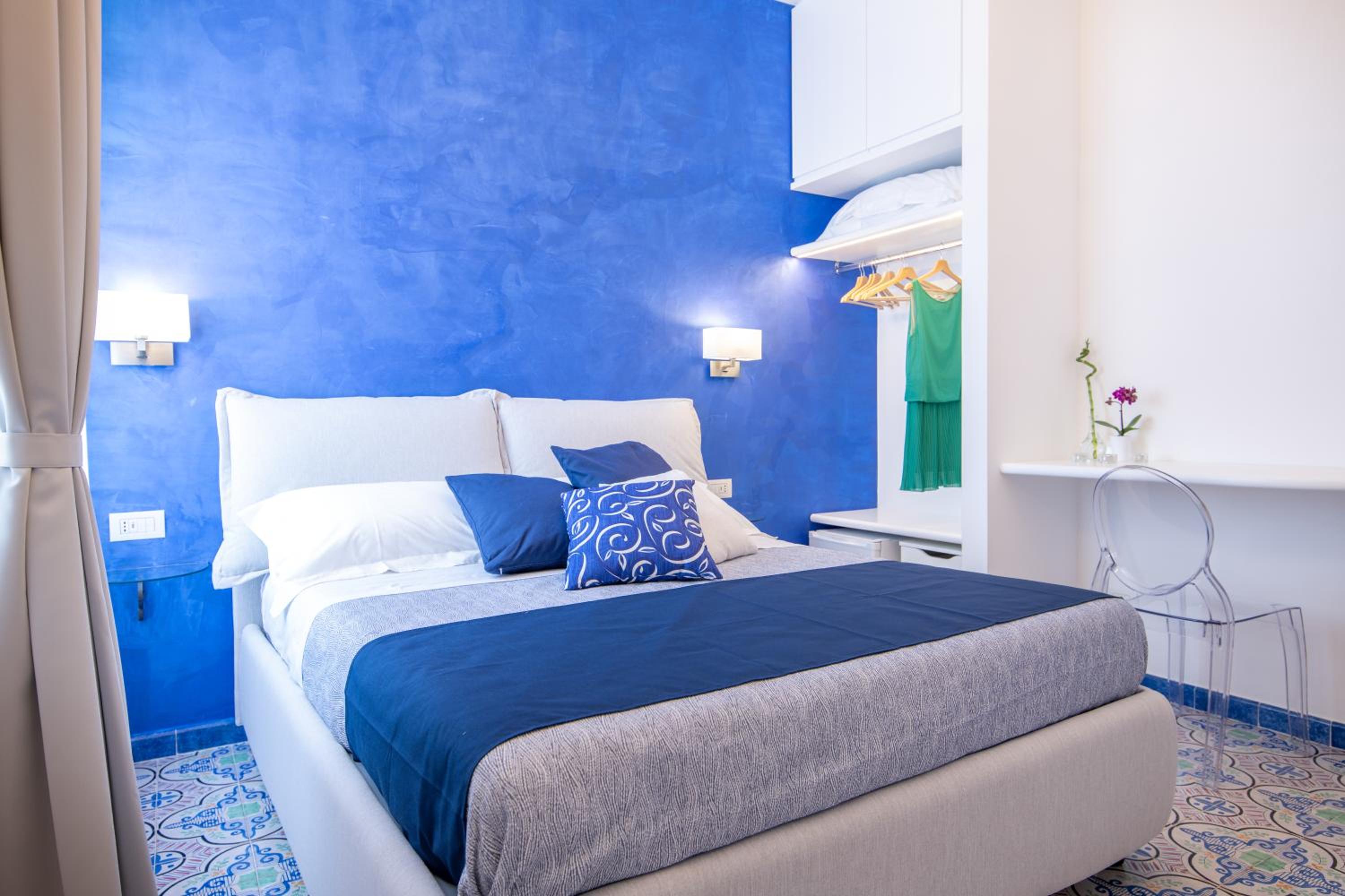 Deluxe Double Room - Photo 14