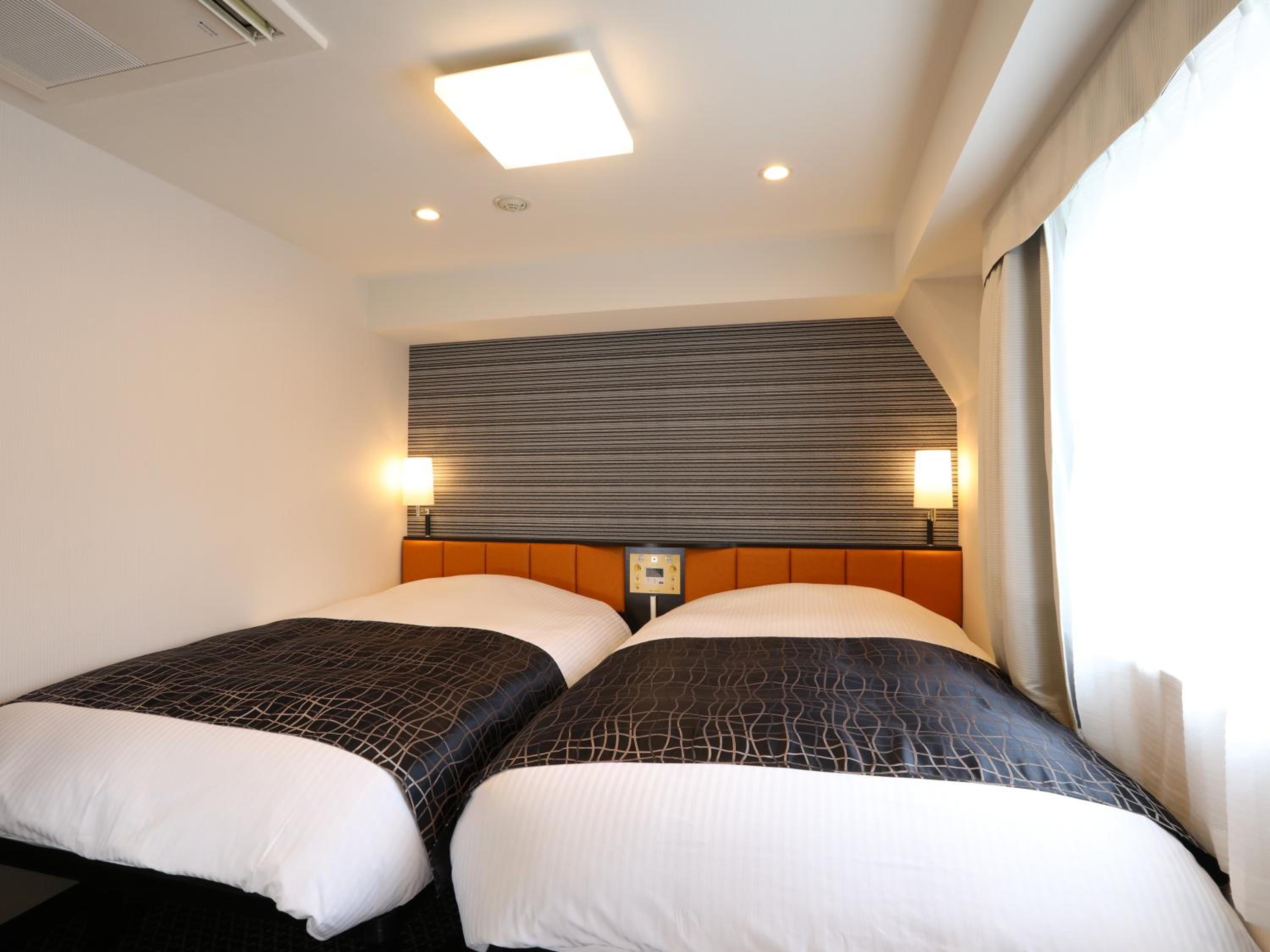 Twin Room - Non-Smoking photo 1