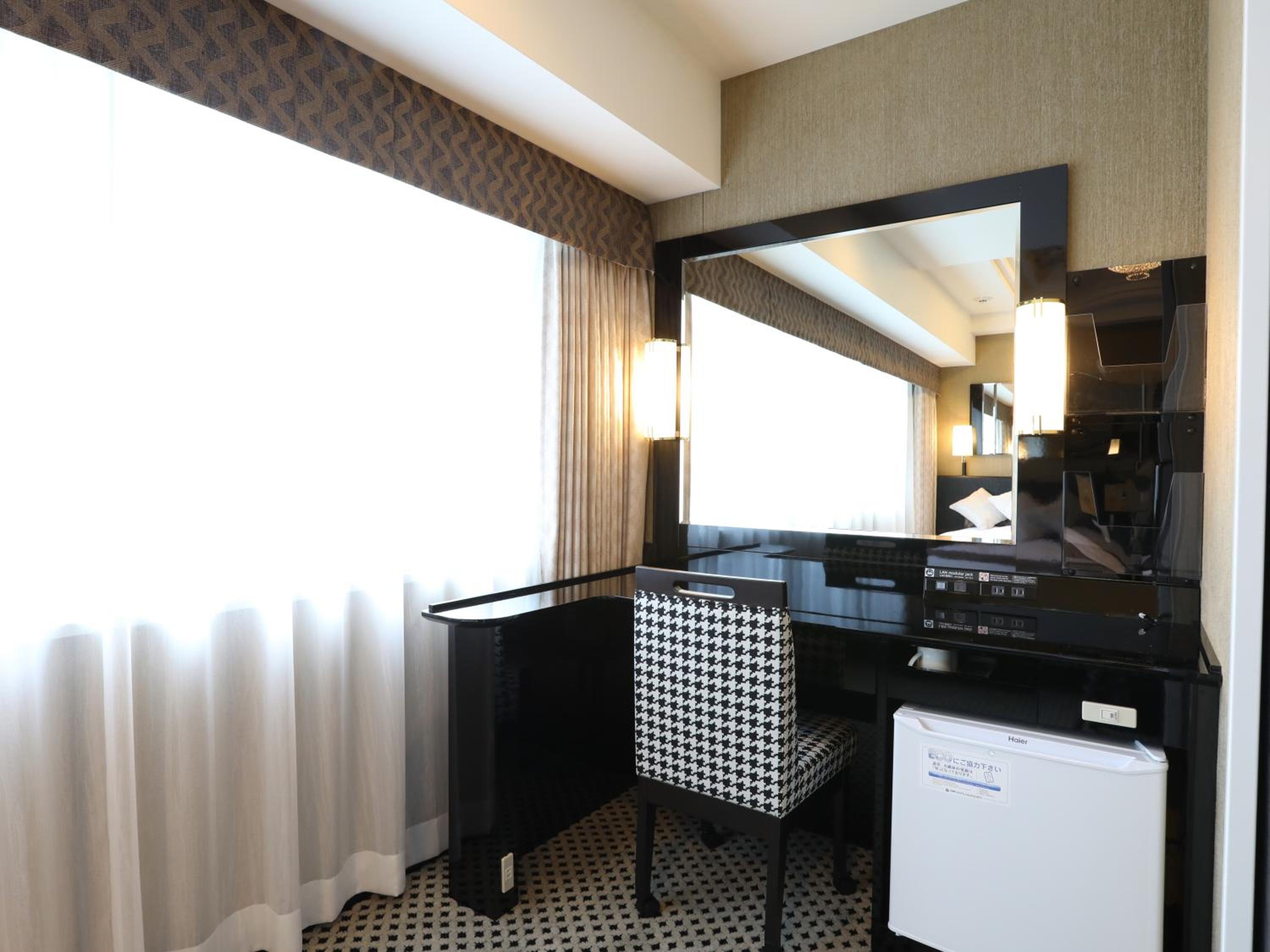Deluxe Twin Room - Non-Smoking photo 2
