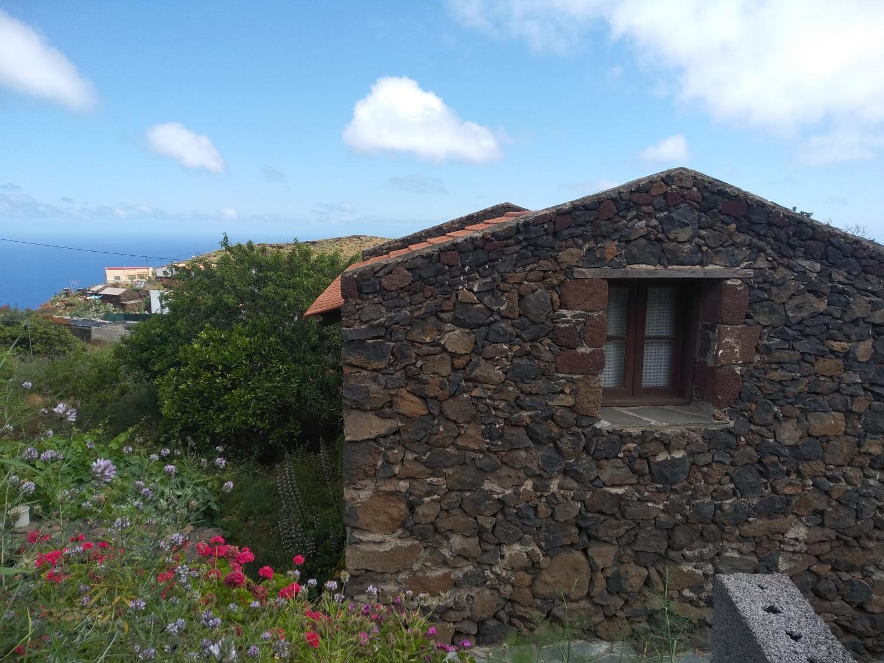 Two-Bedroom House - Photo 17