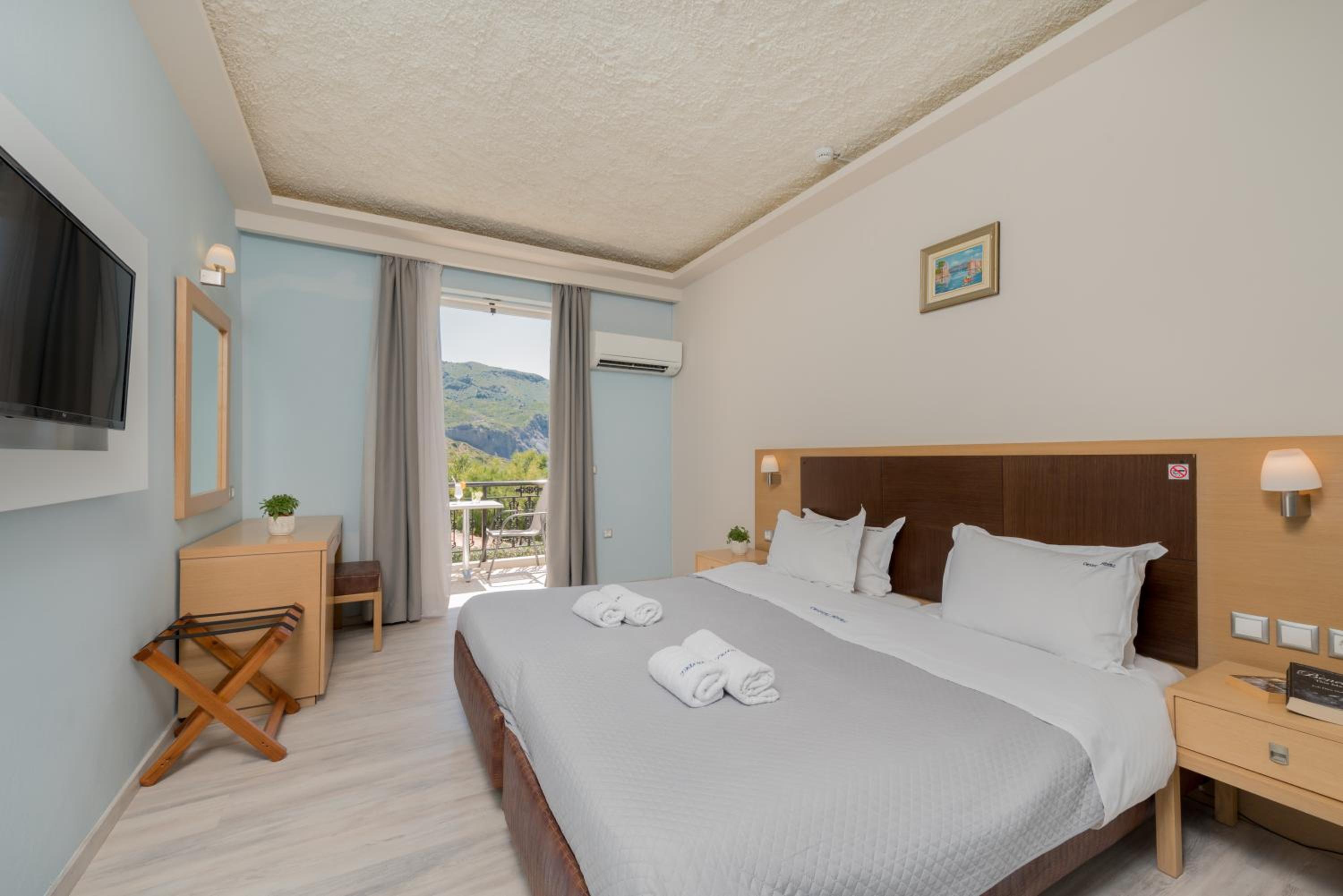 Standard Double or Twin Room - Photo 7