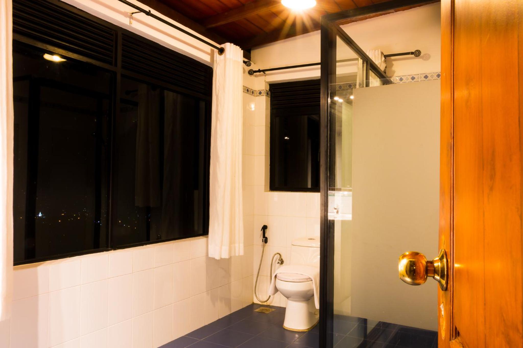 Deluxe King Suite photo 3