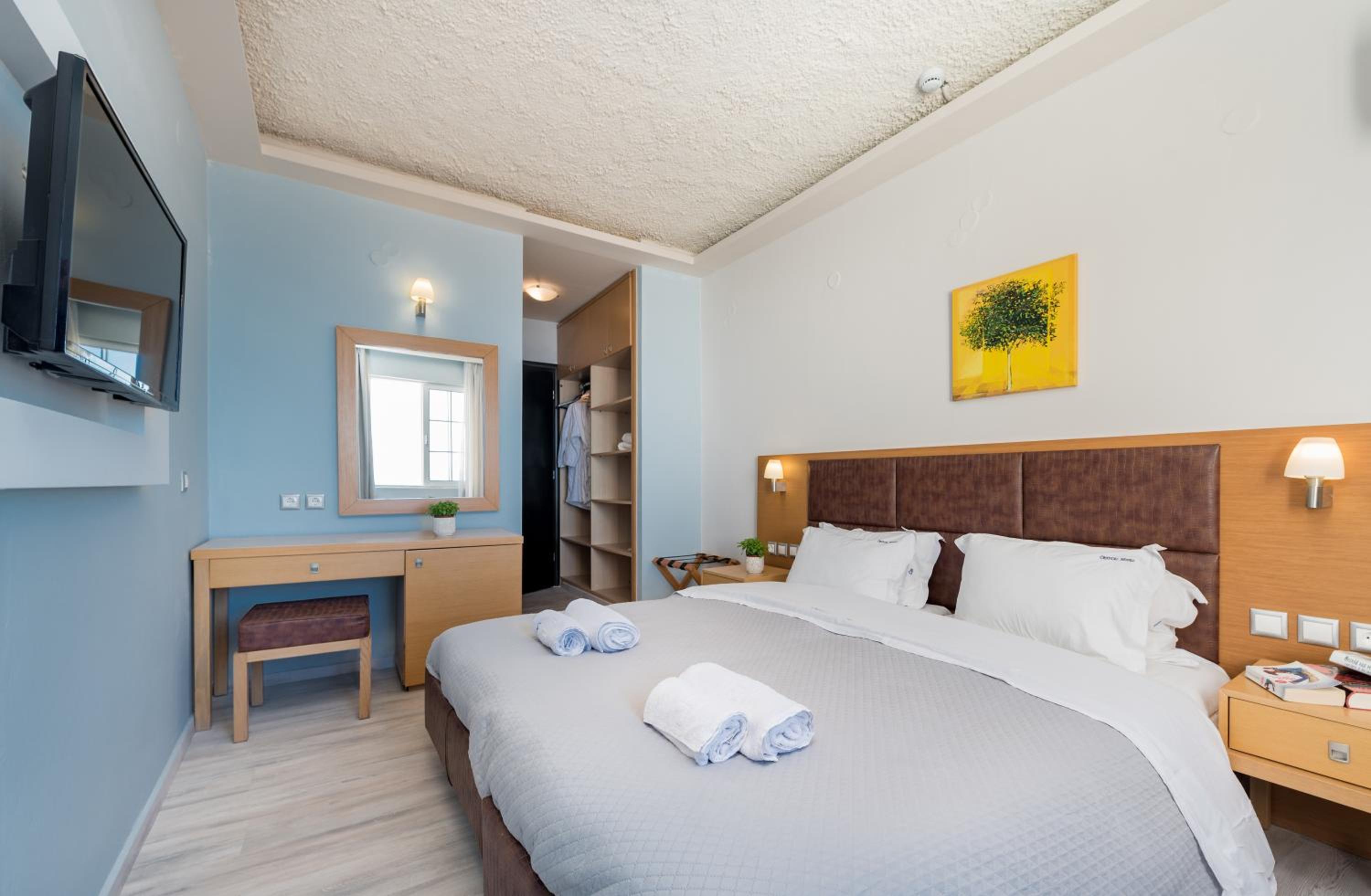 Standard Double or Twin Room - Photo 5