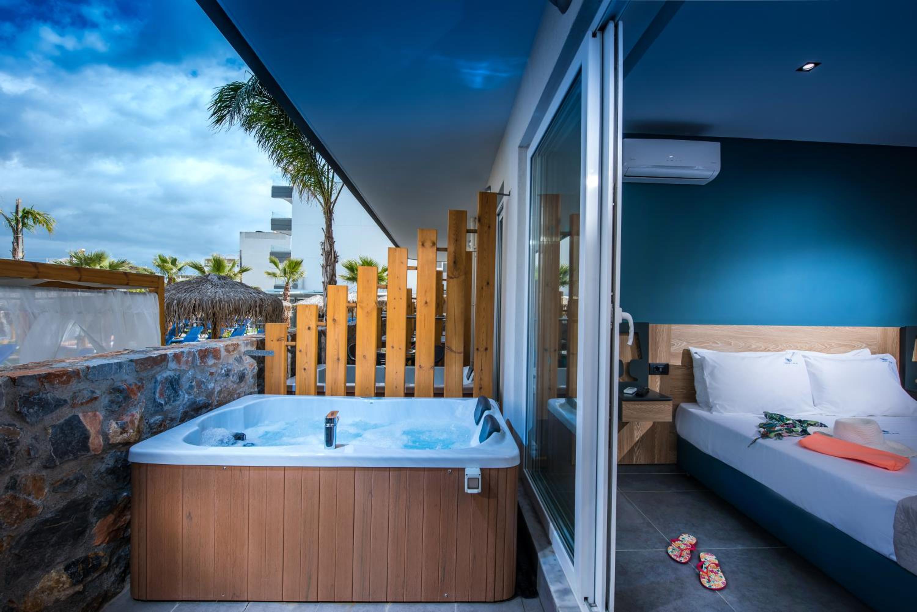 Lux Studio with Jacuzzi photo 2
