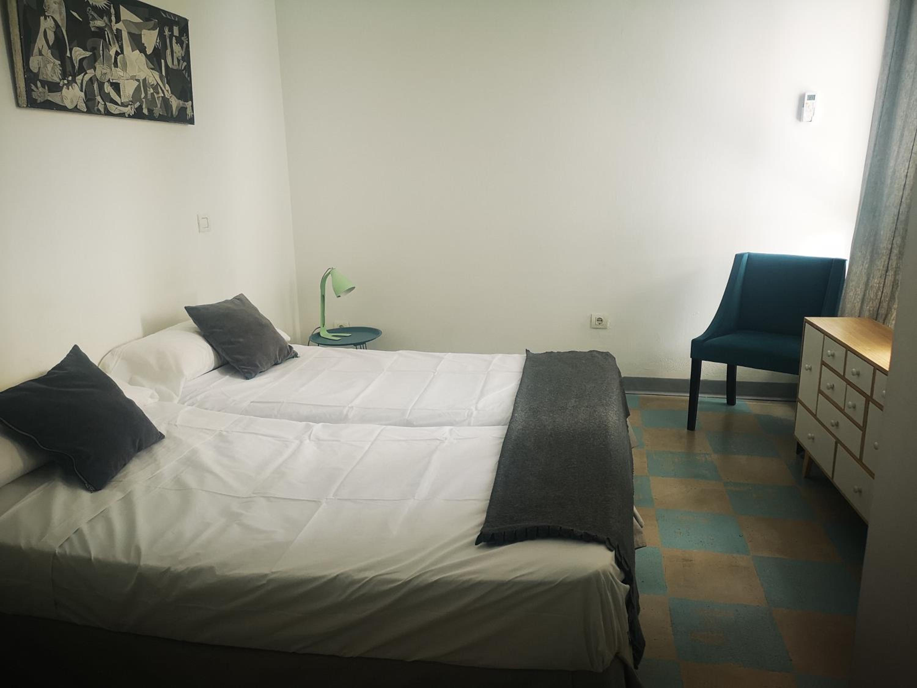 Habitación Estándar con Dos Camas y Baño Compartido