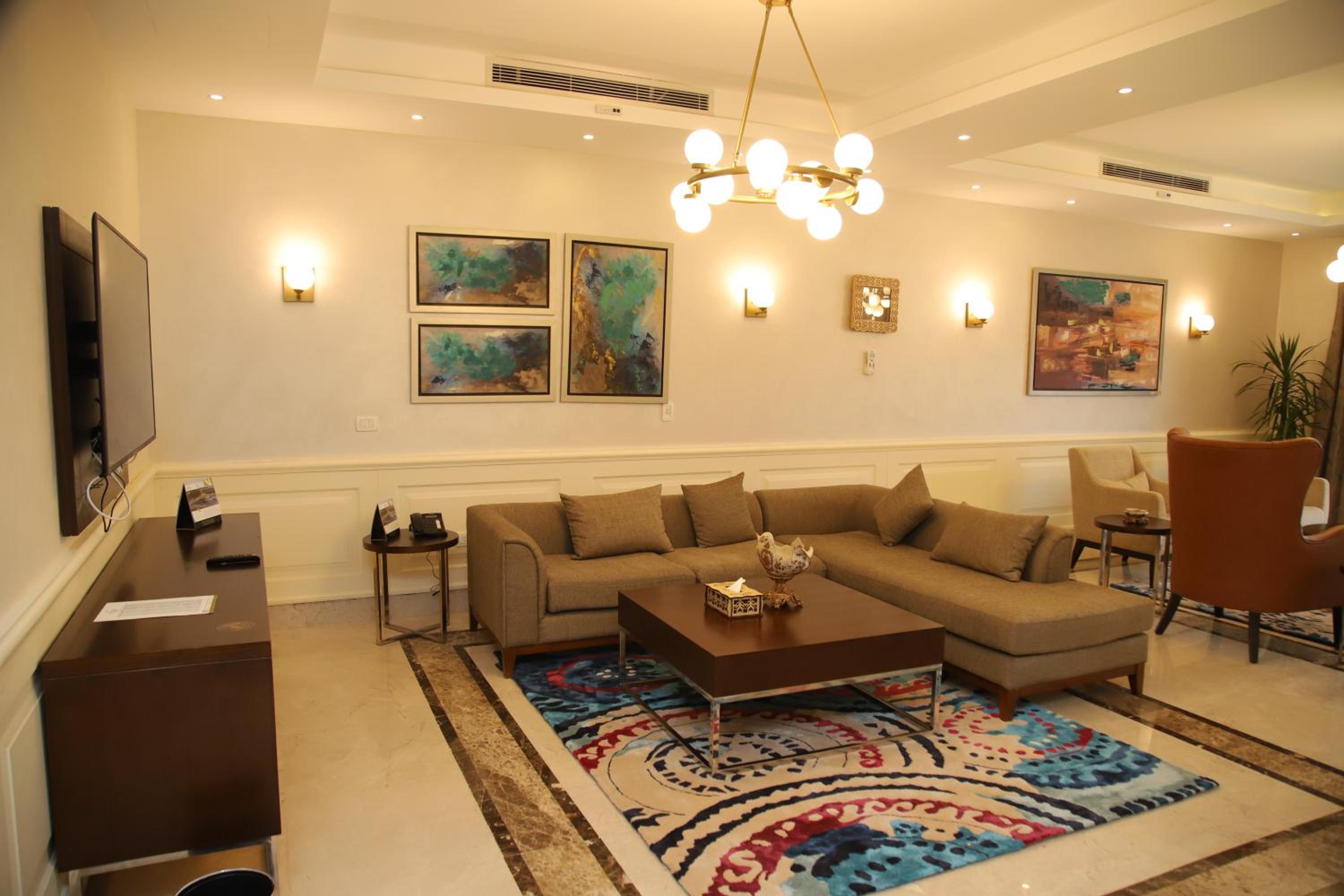 Villa with Private Pool - Photo 8
