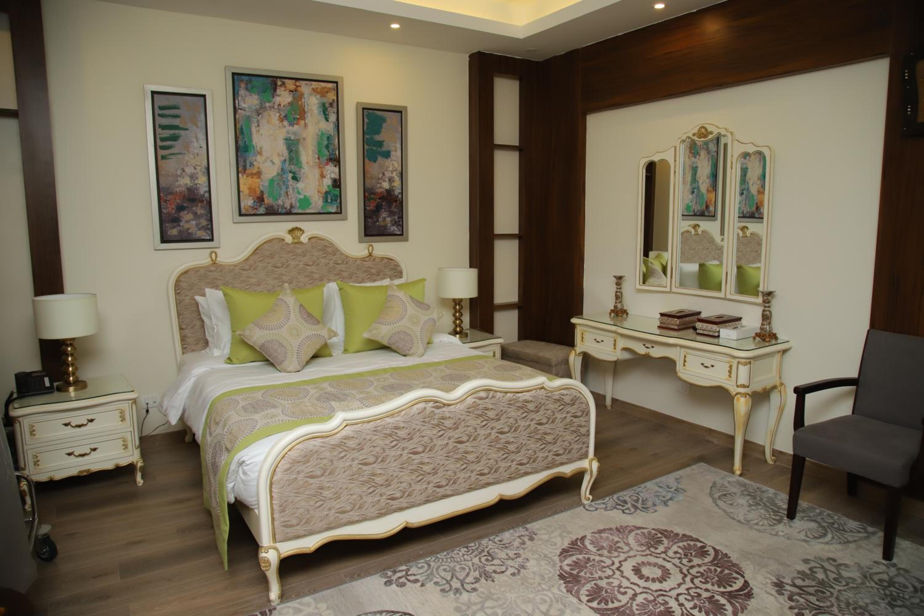 Villa with Private Pool - Photo 15