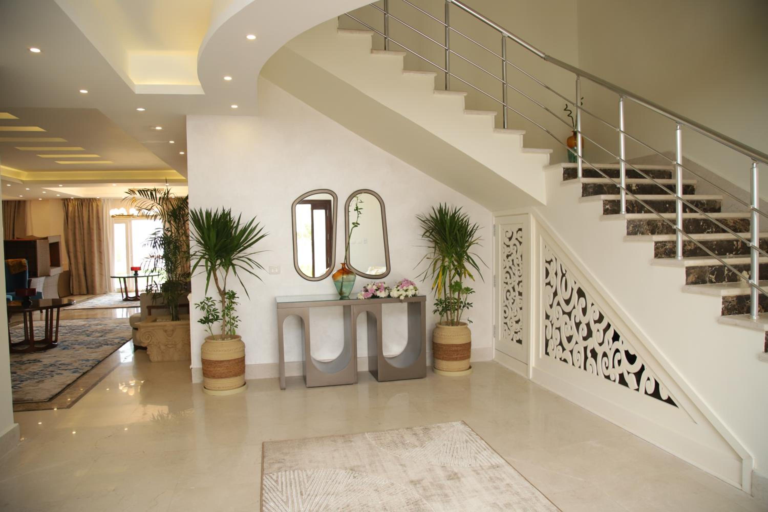 Villa with Private Pool - Photo 17